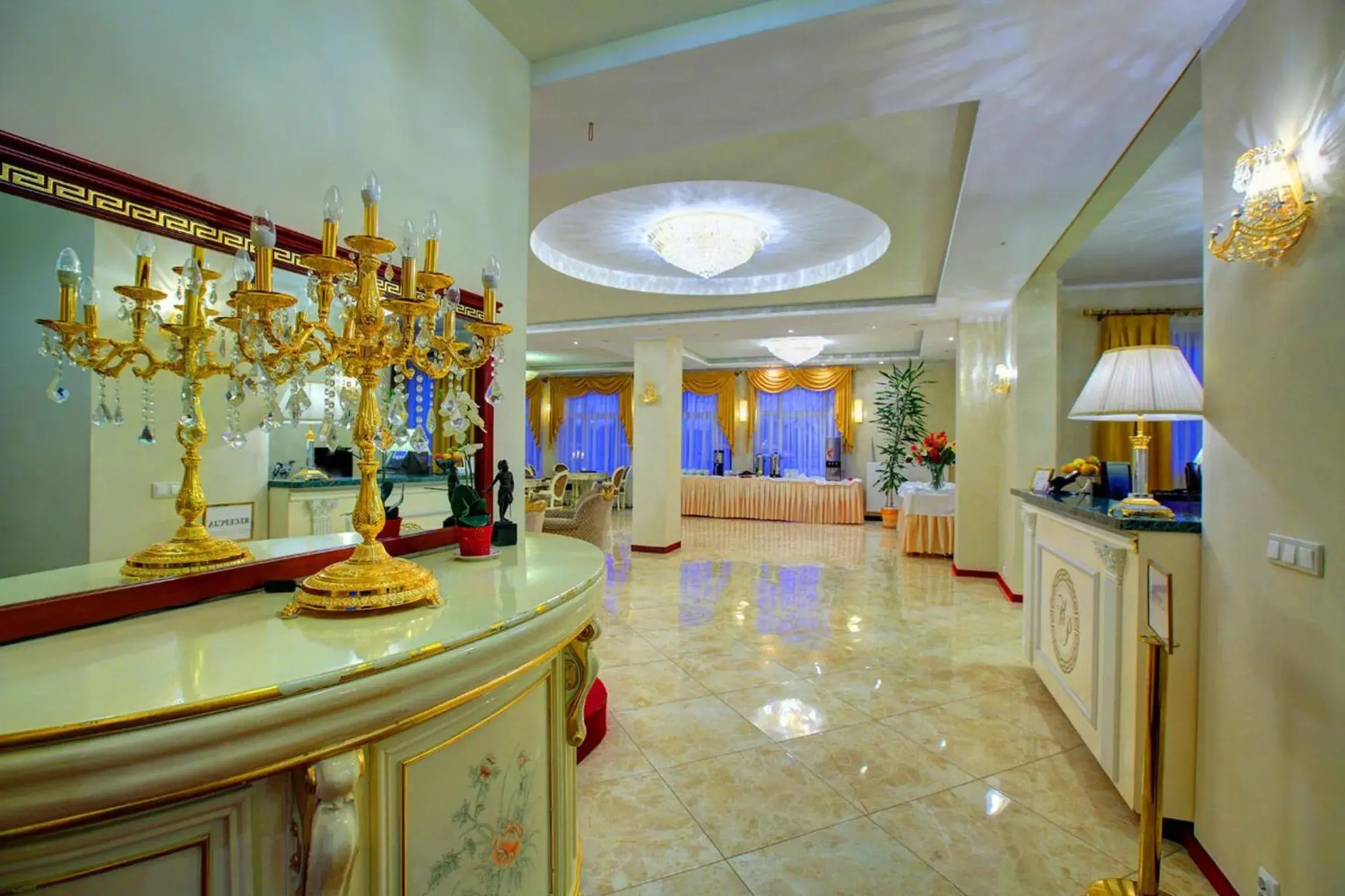 Lobby or reception in Hotel Holiday Park Lobby or reception in Hotel Holiday Park