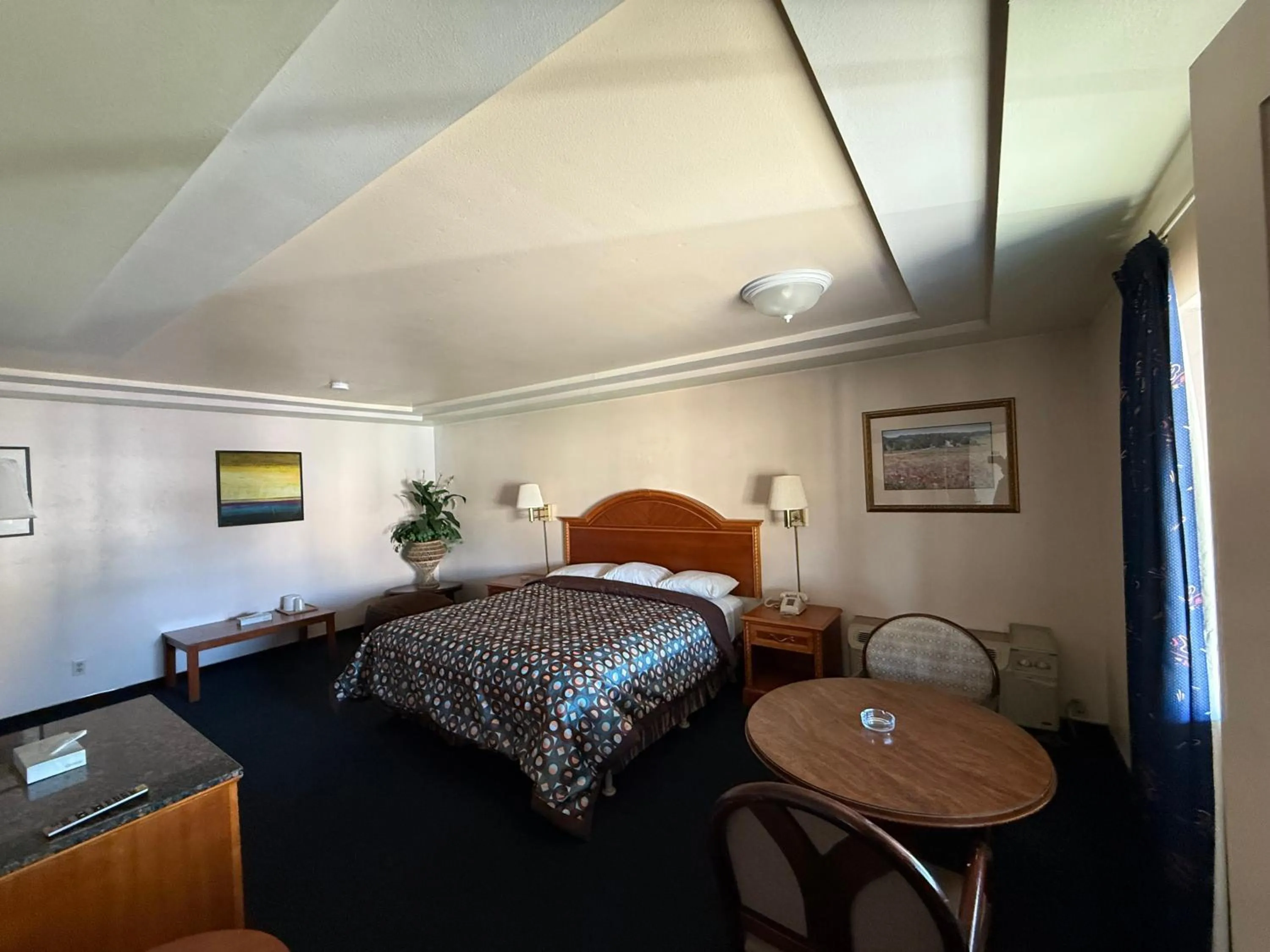 Bed in Fiesta Inn Los Angeles - Bell Gardens