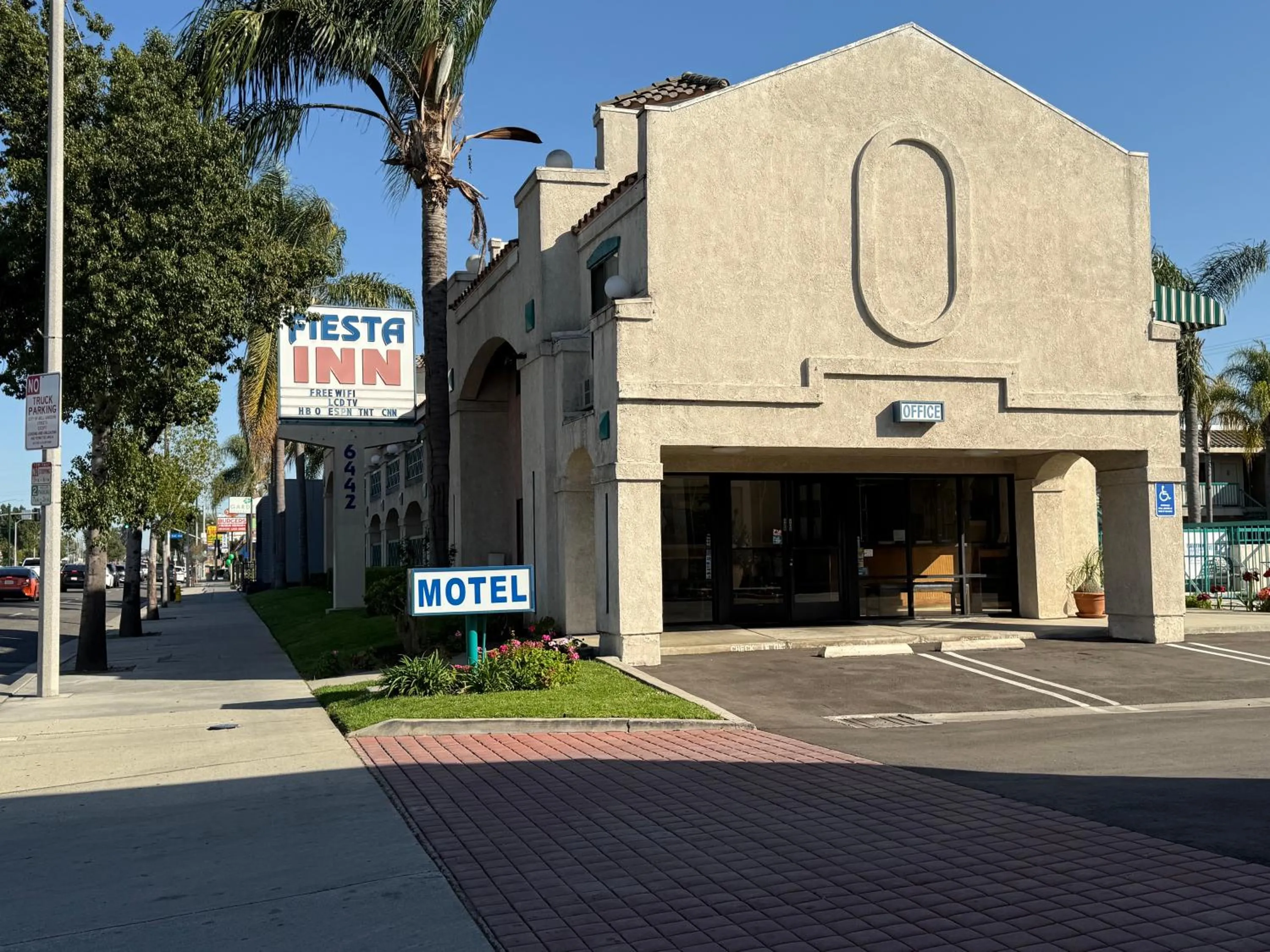 Property building in Fiesta Inn Los Angeles - Bell Gardens