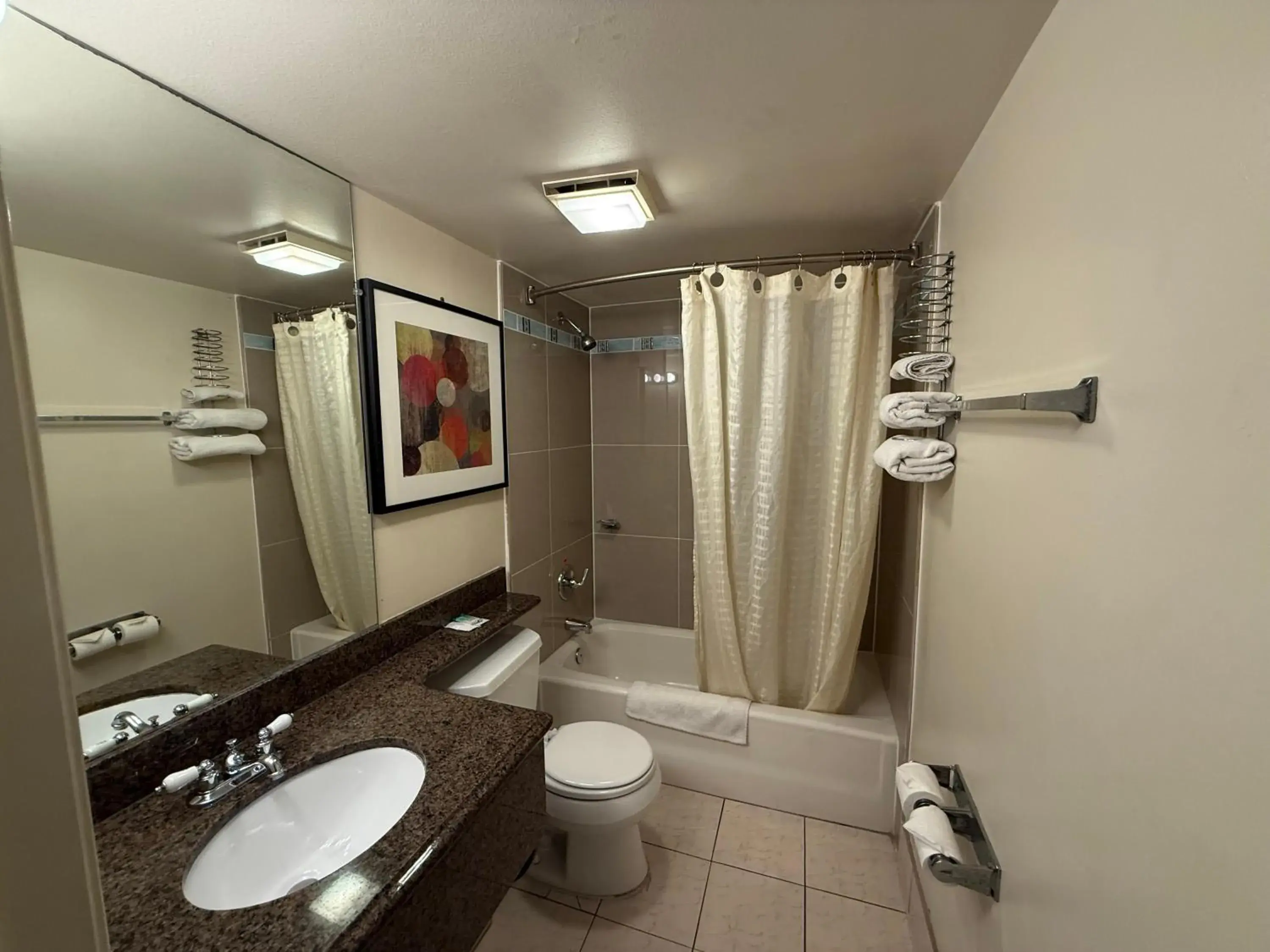 Standard King Room in Fiesta Inn Los Angeles - Bell Gardens Standard King Room in Fiesta Inn Los Angeles - Bell Gardens