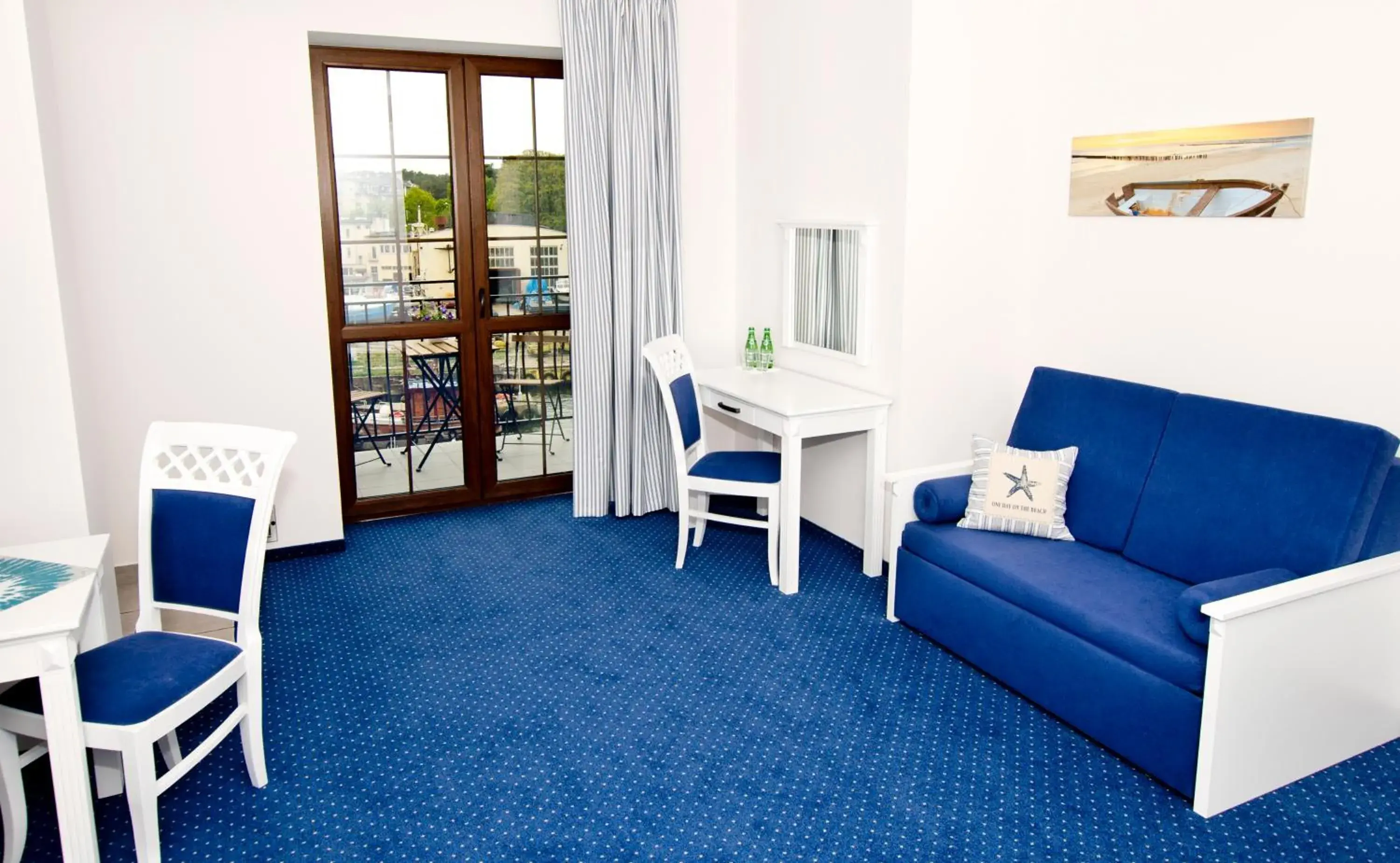 One-Bedroom Apartment with Balcony and Harbor View in Portobello One-Bedroom Apartment with Balcony and Harbor View in Portobello