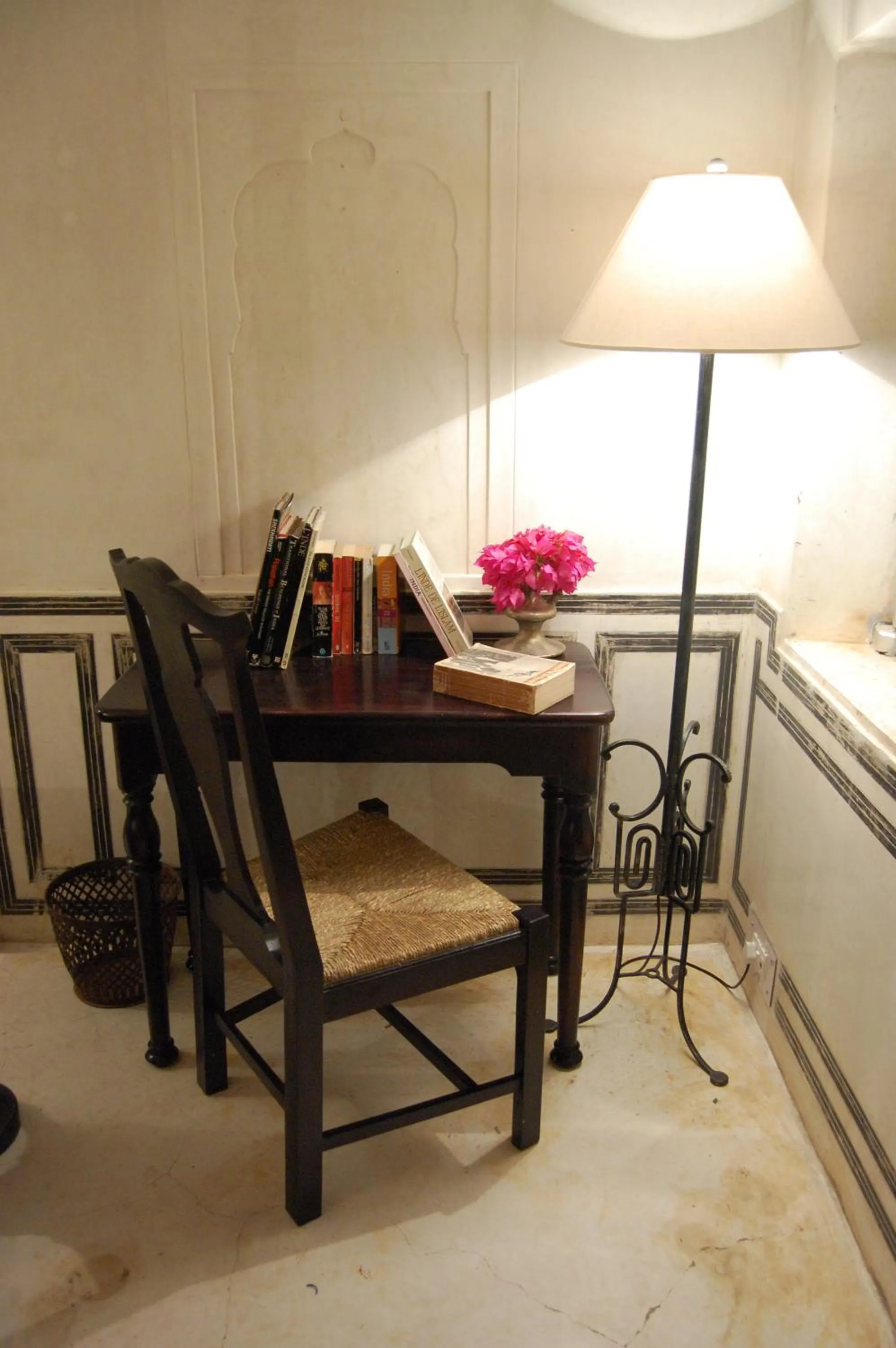 Library in Hotel Chobdar Haveli