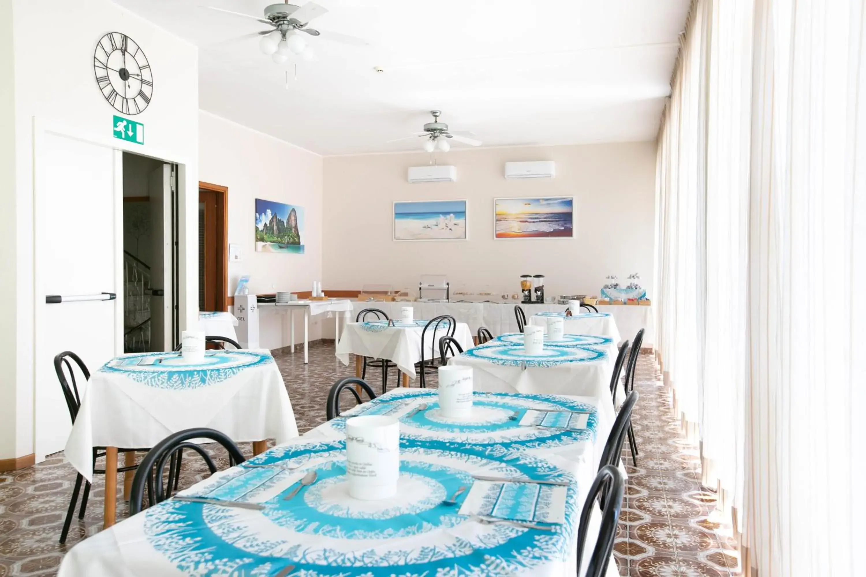 Restaurant/places to eat in Hotel Mara Restaurant/places to eat in Hotel Mara