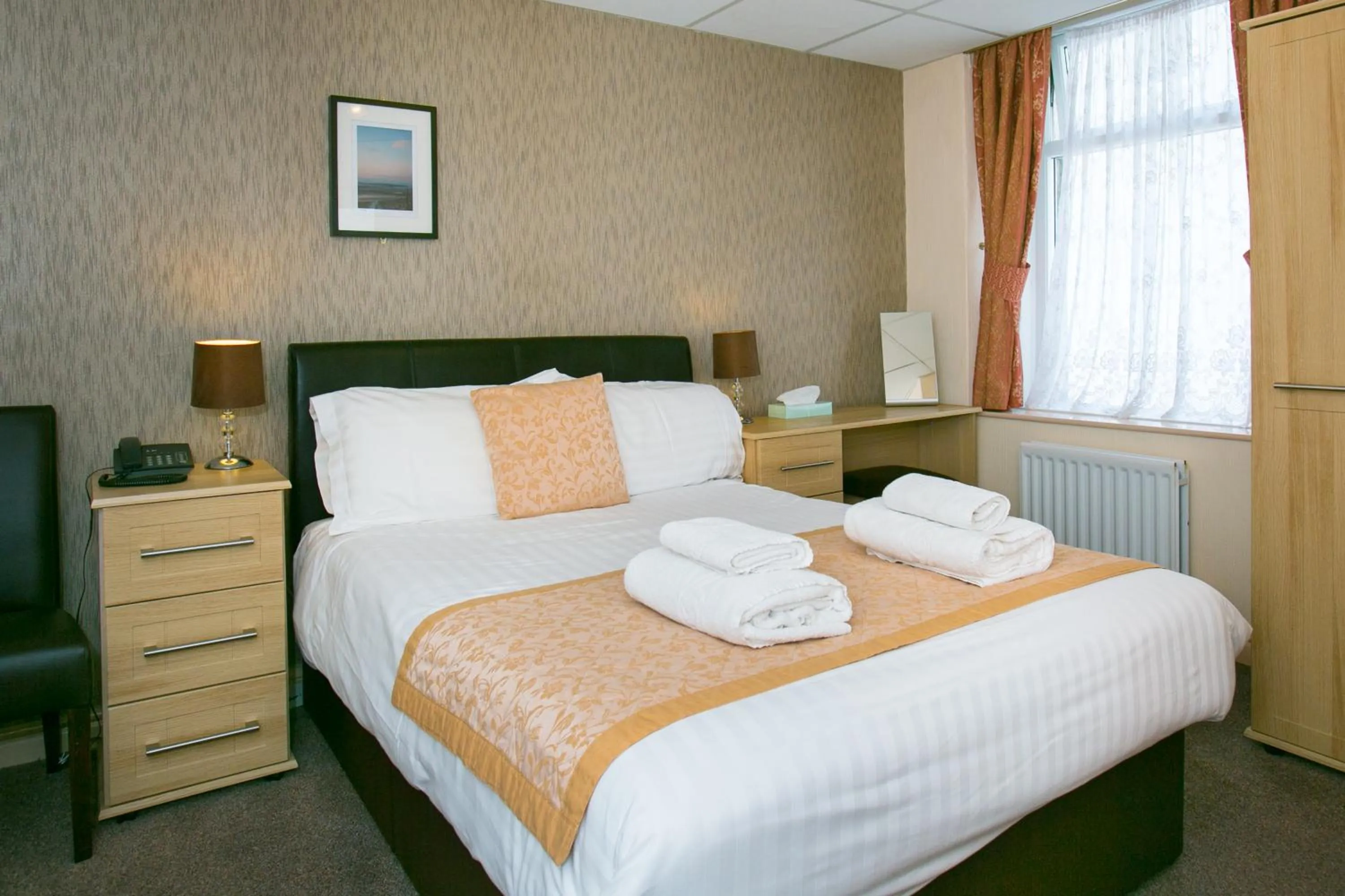 Bed in The Auckland Hotel