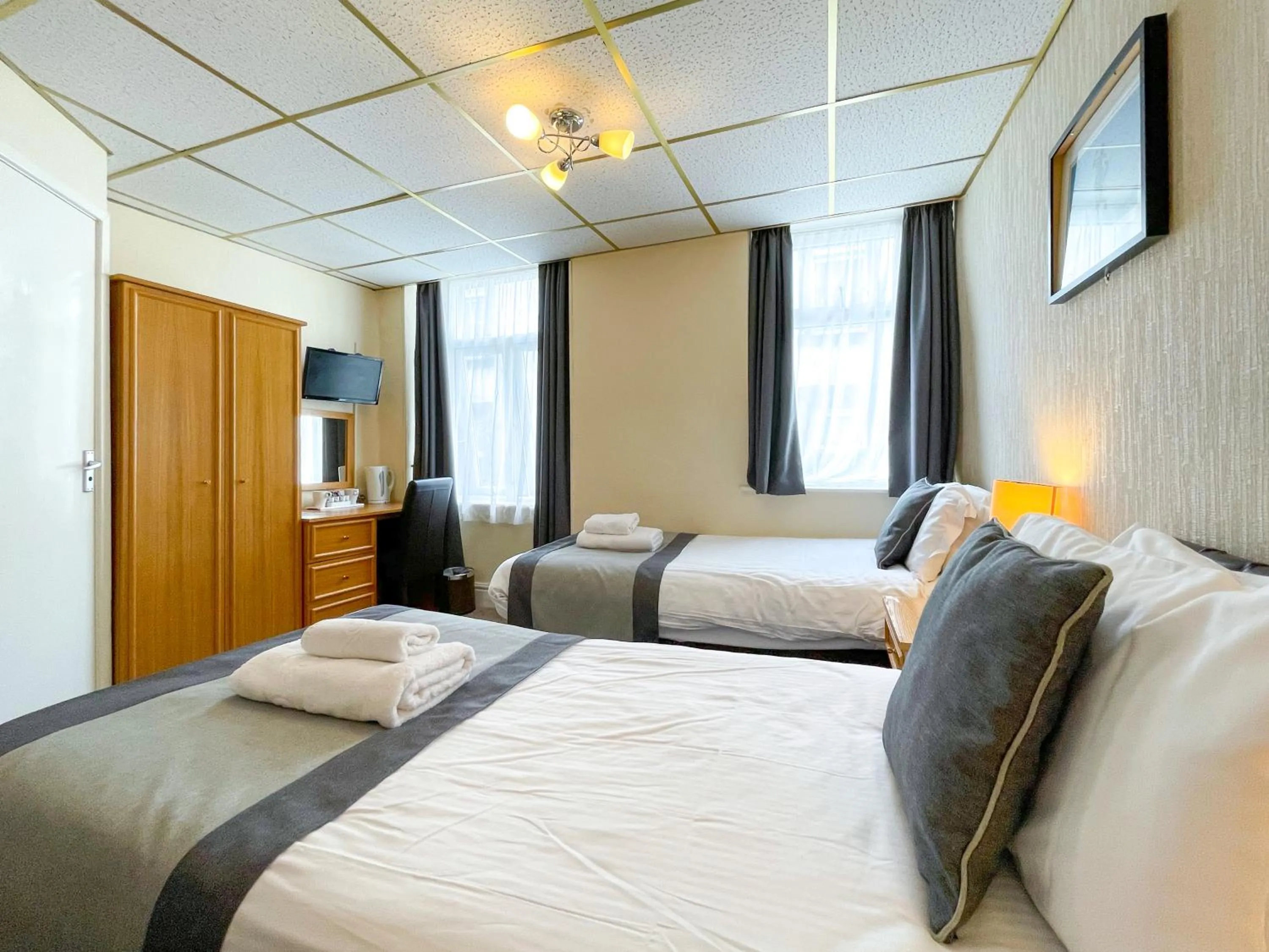 Bed in The Auckland Hotel