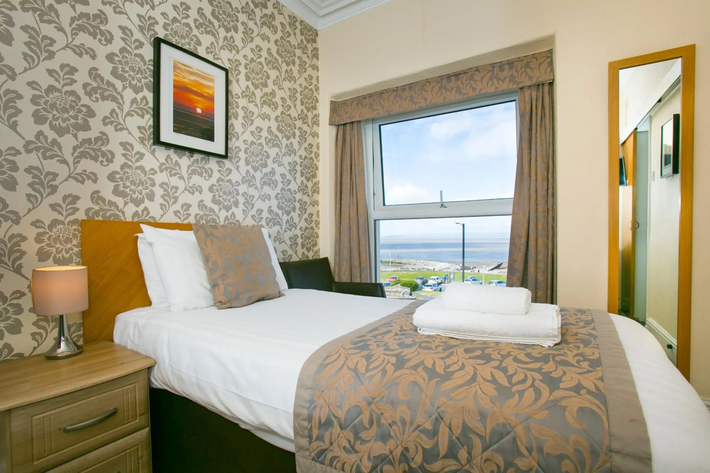 Single Room with Sea View in The Auckland Hotel Single Room with Sea View in The Auckland Hotel