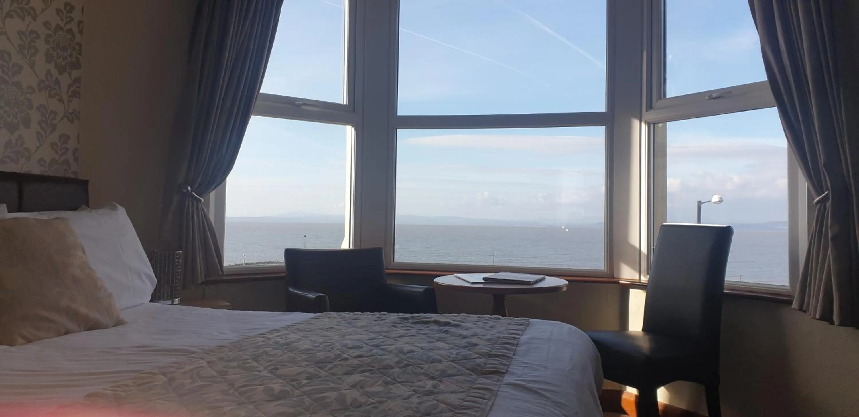 Bed in The Auckland Hotel