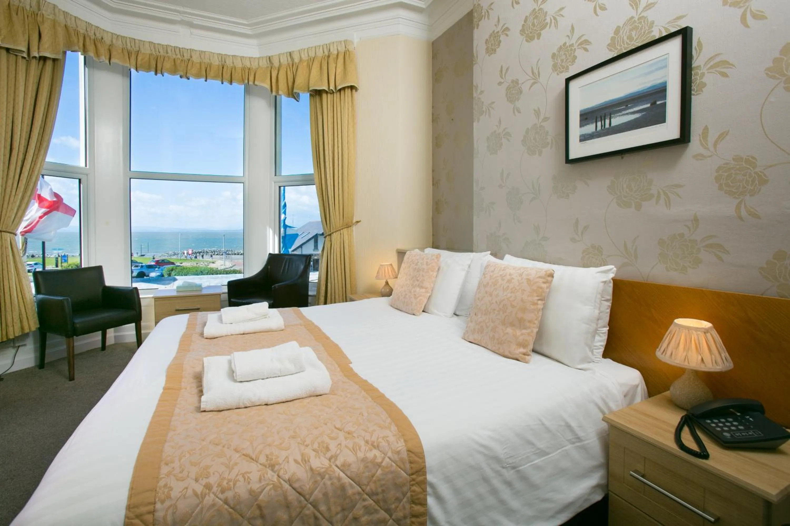 Bed in The Auckland Hotel