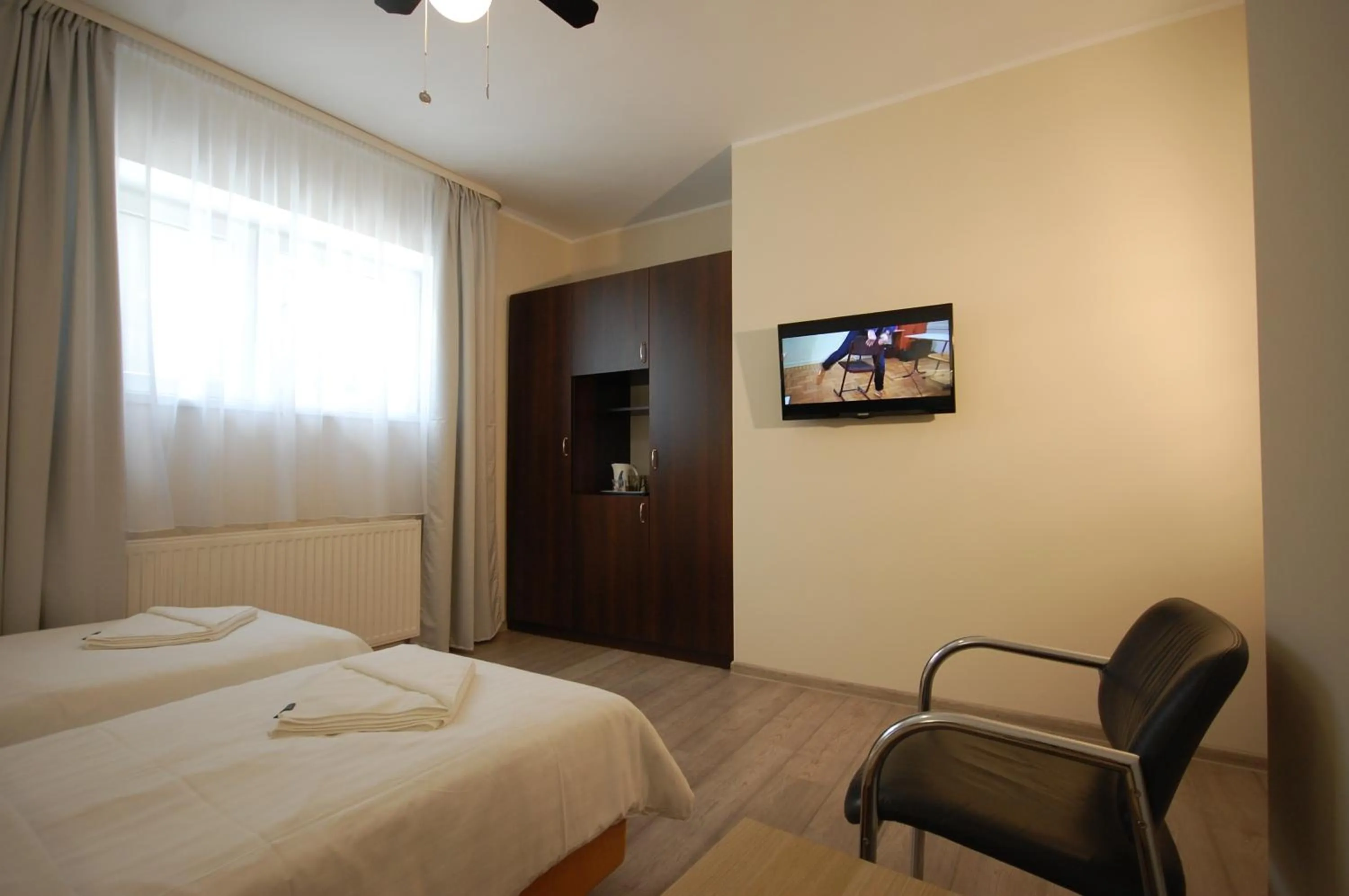 Photo of the whole room, Bed in Hipnotic B&B