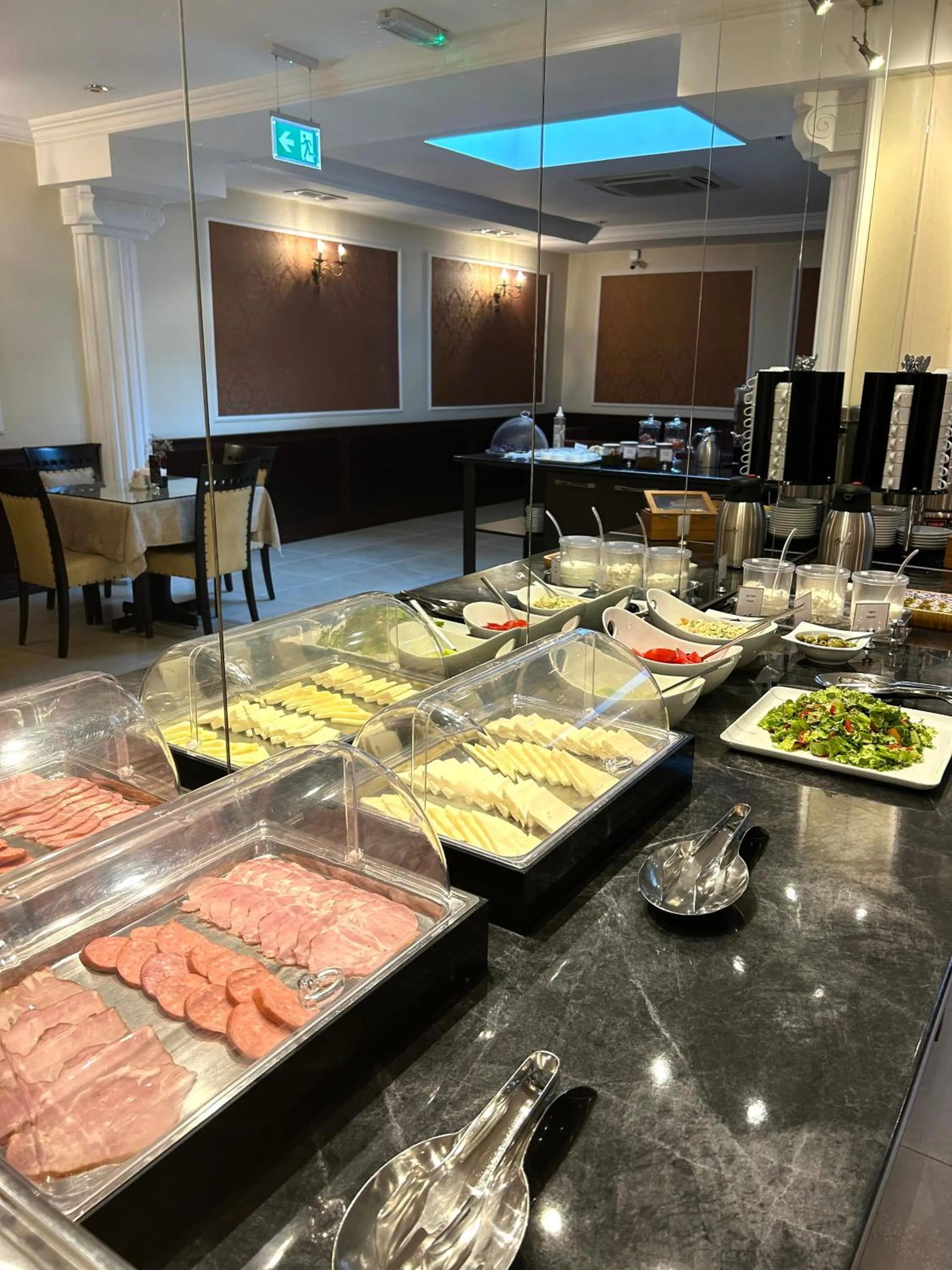 Coffee/tea facilities in Marionn Hotel