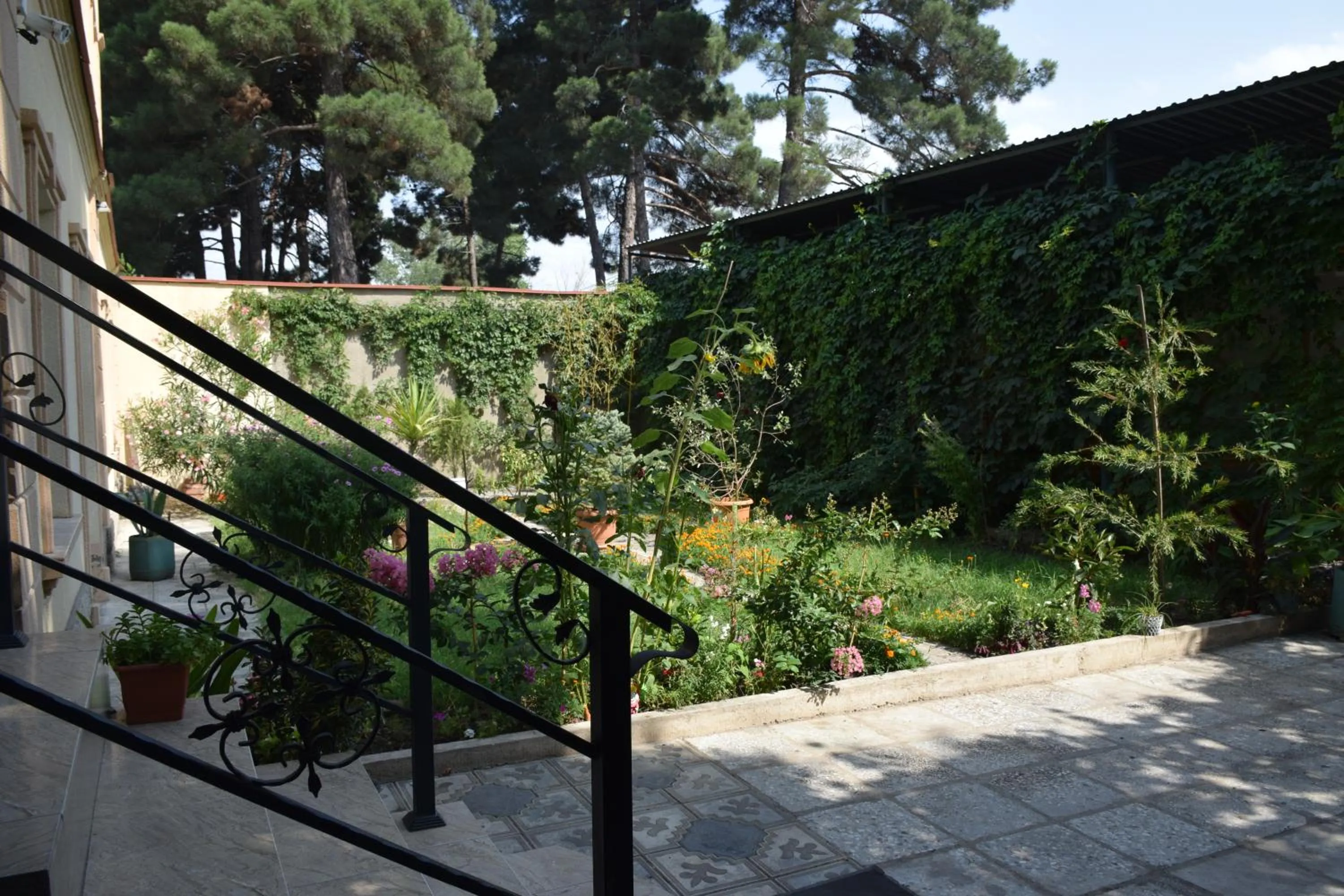 Garden in Crossway Tbilisi Hotel
