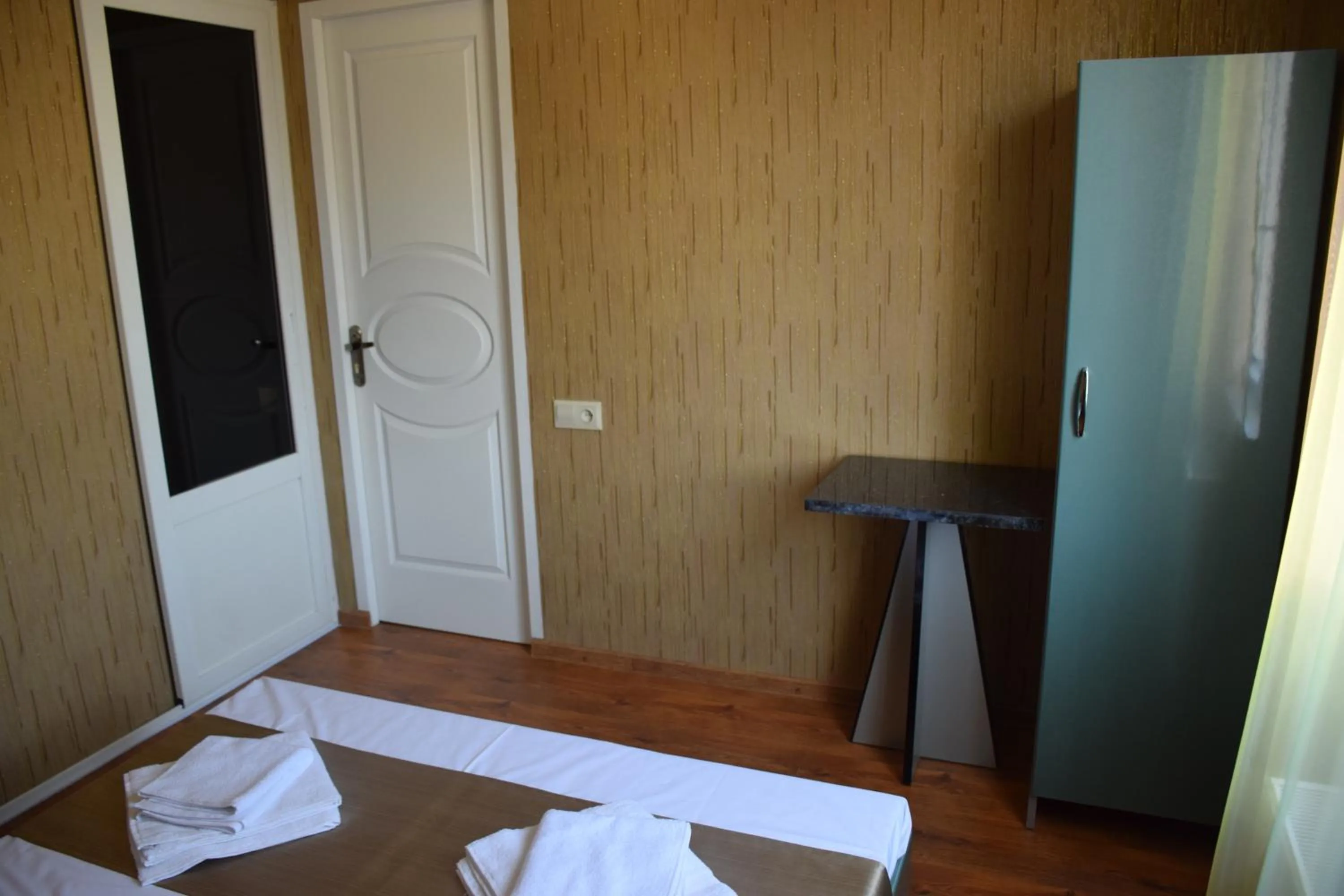 Bedroom, Bed in Crossway Tbilisi Hotel