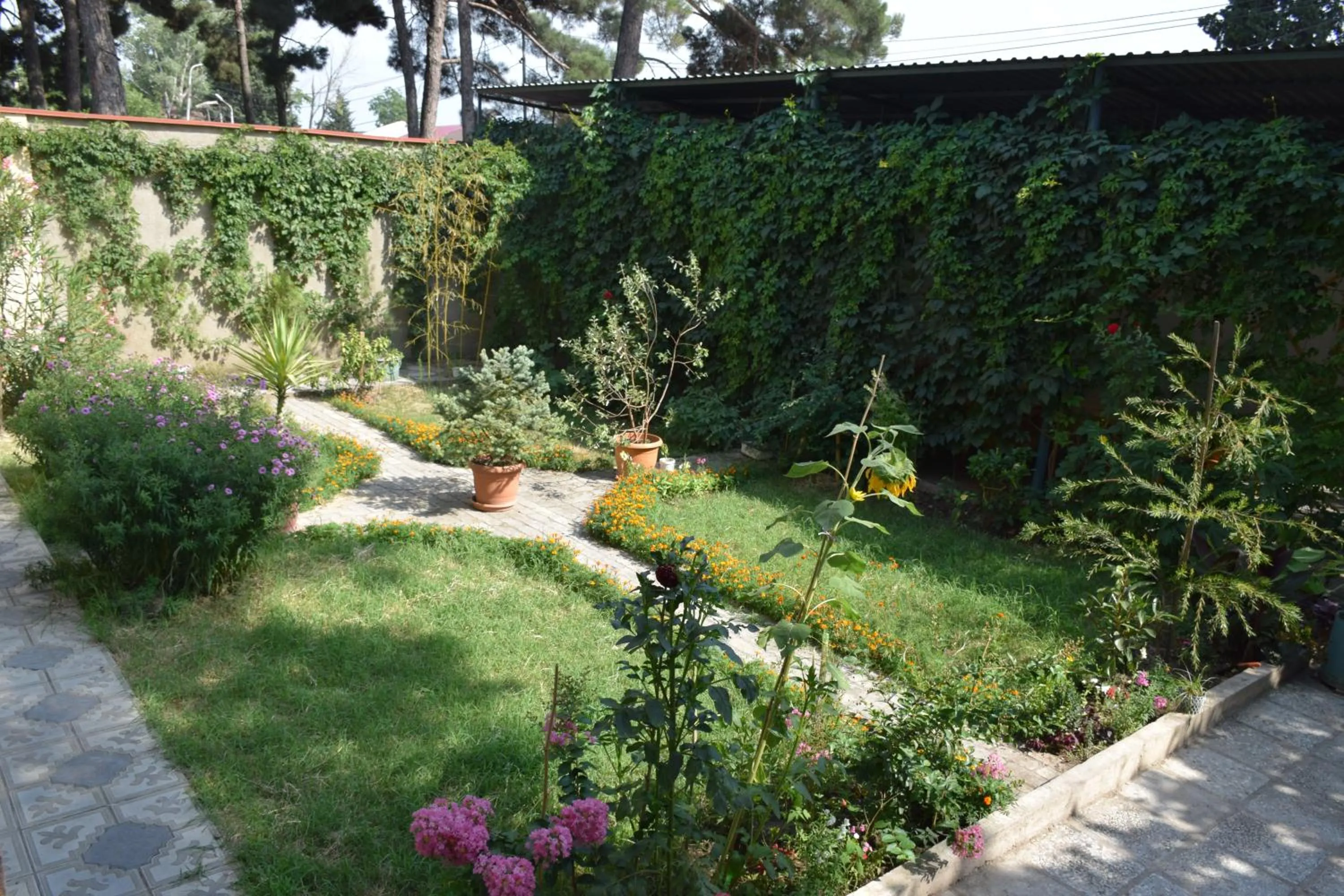 Garden in Crossway Tbilisi Hotel