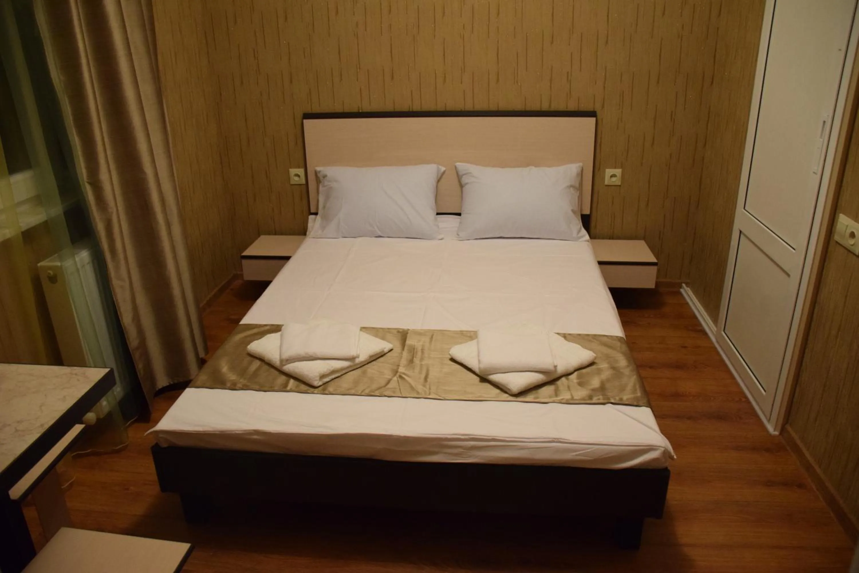 Bedroom, Bed in Crossway Tbilisi Hotel