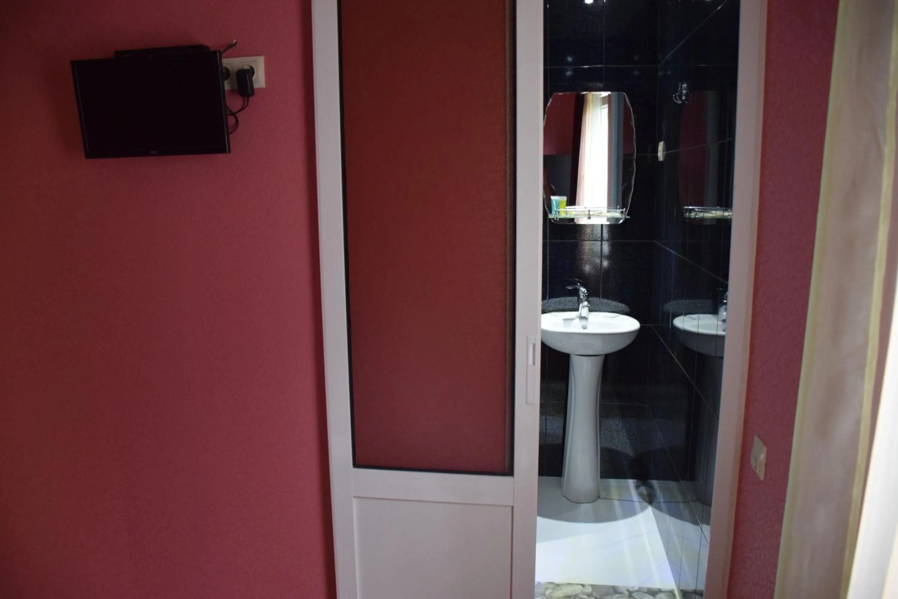 Shower in Crossway Tbilisi Hotel