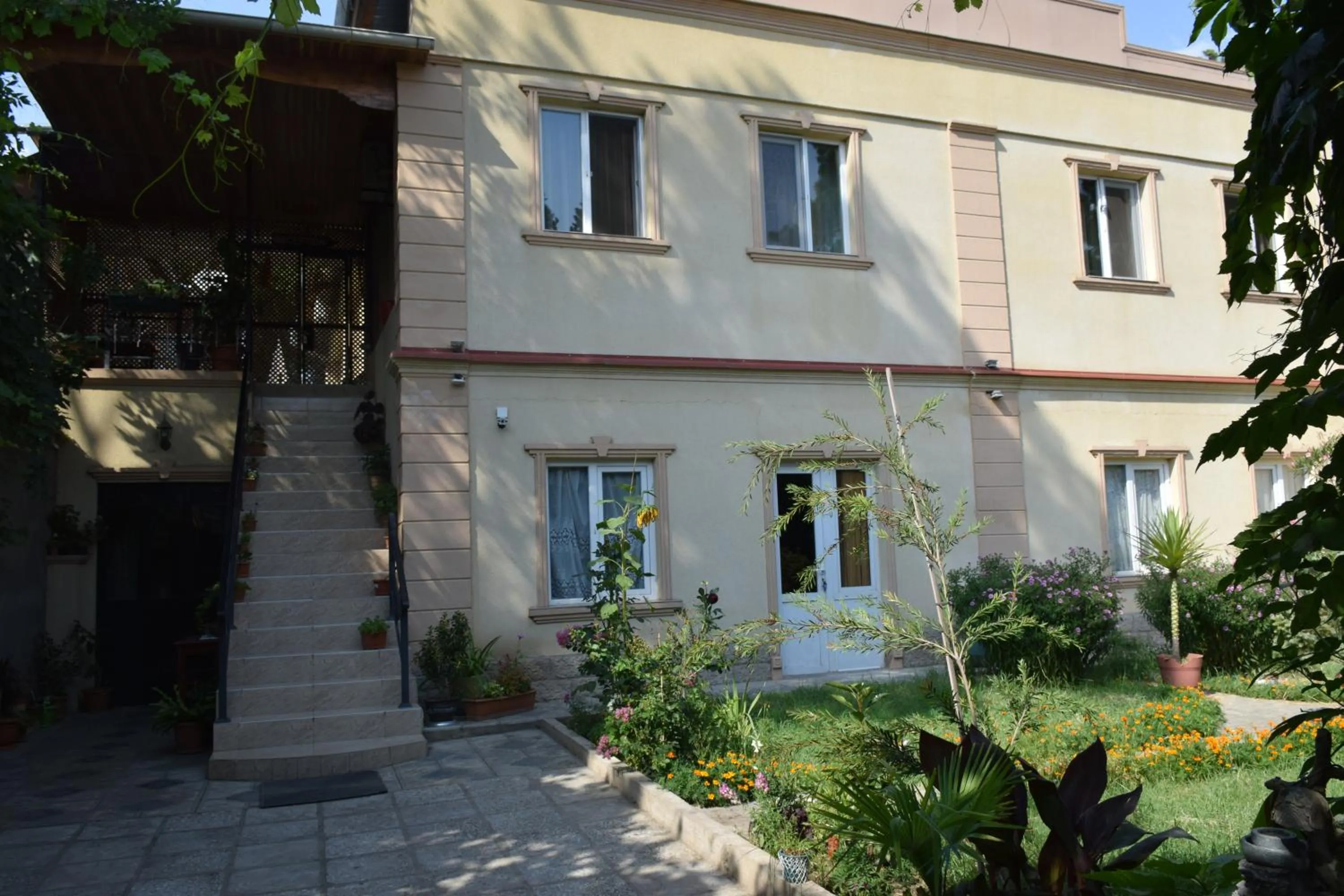 Facade/entrance in Crossway Tbilisi Hotel