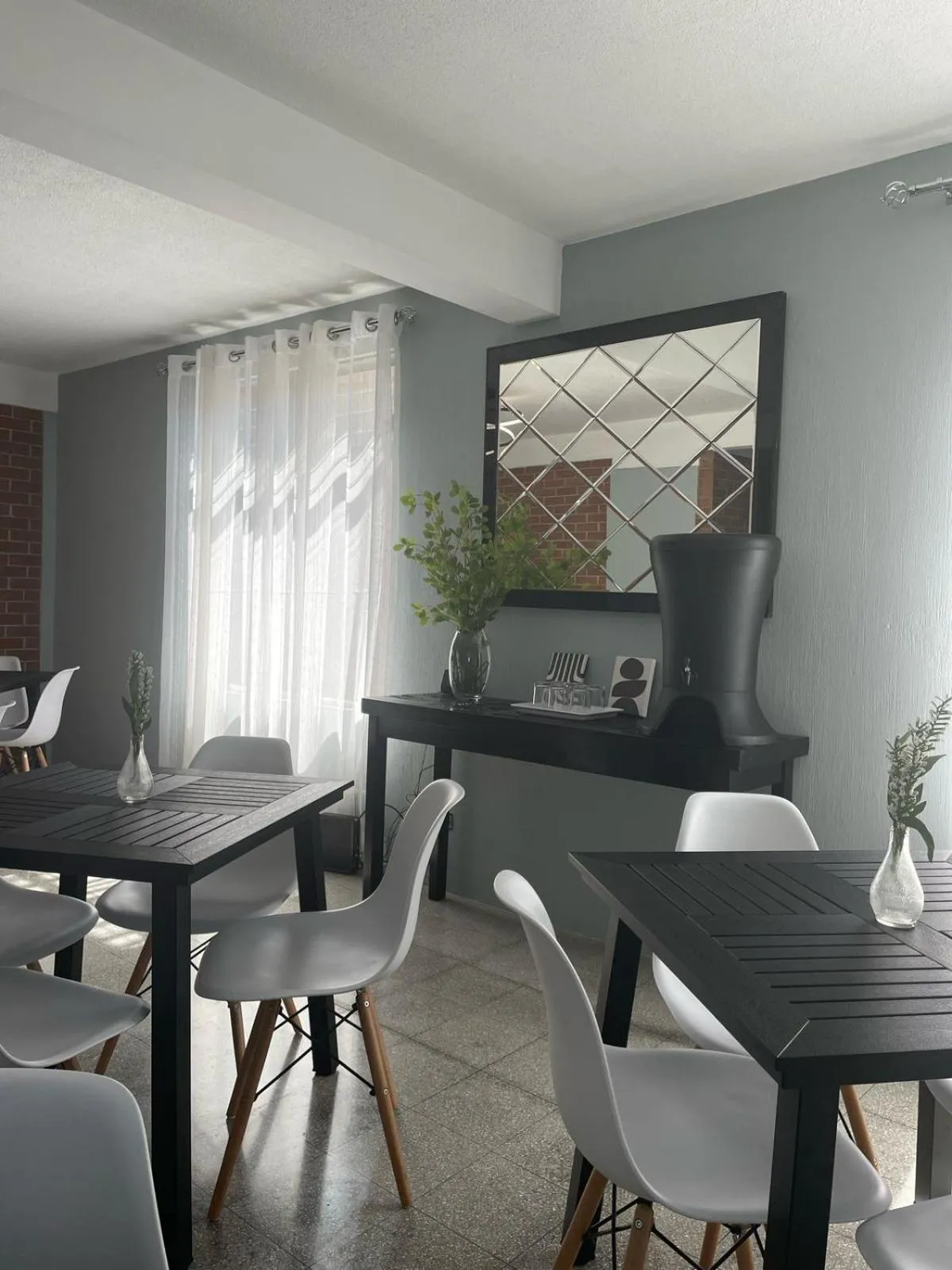 Restaurant/places to eat in Ayari Bed & Breakfast