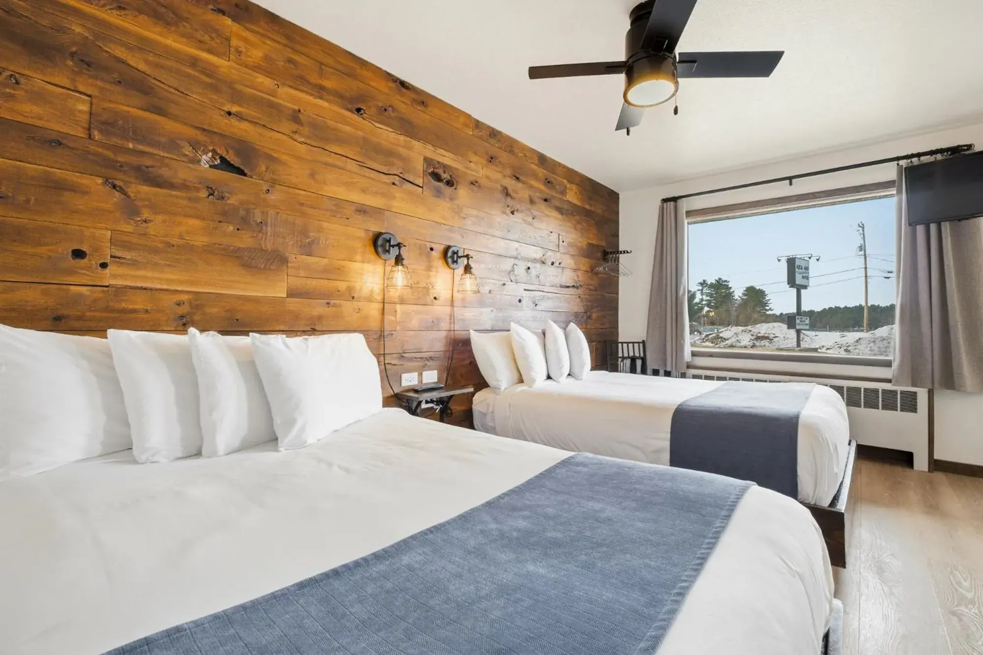 Double Room with Lake View in Aqua Aire Inn & Suites Double Room with Lake View in Aqua Aire Inn & Suites