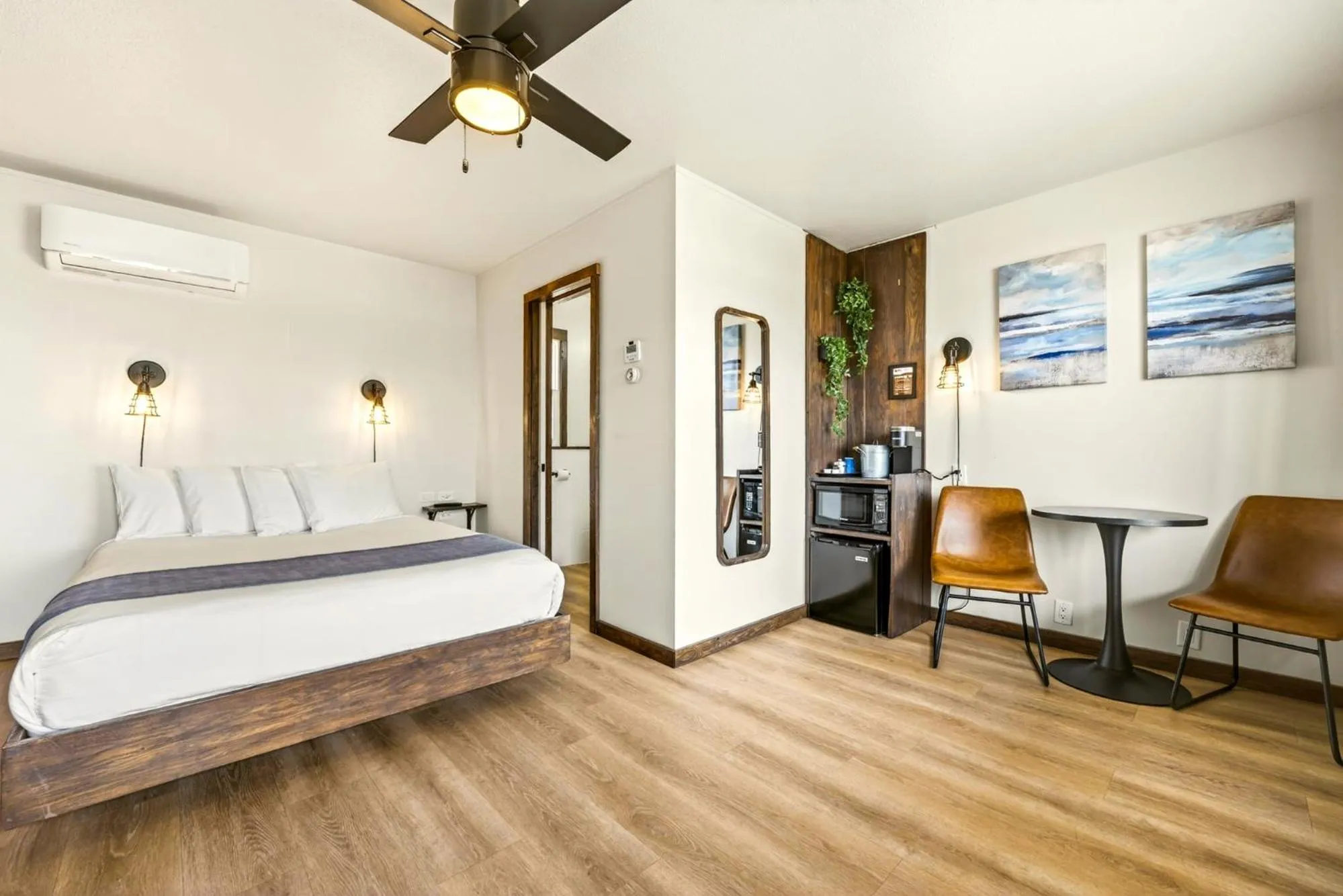 Aqua Aire Inn & Suites