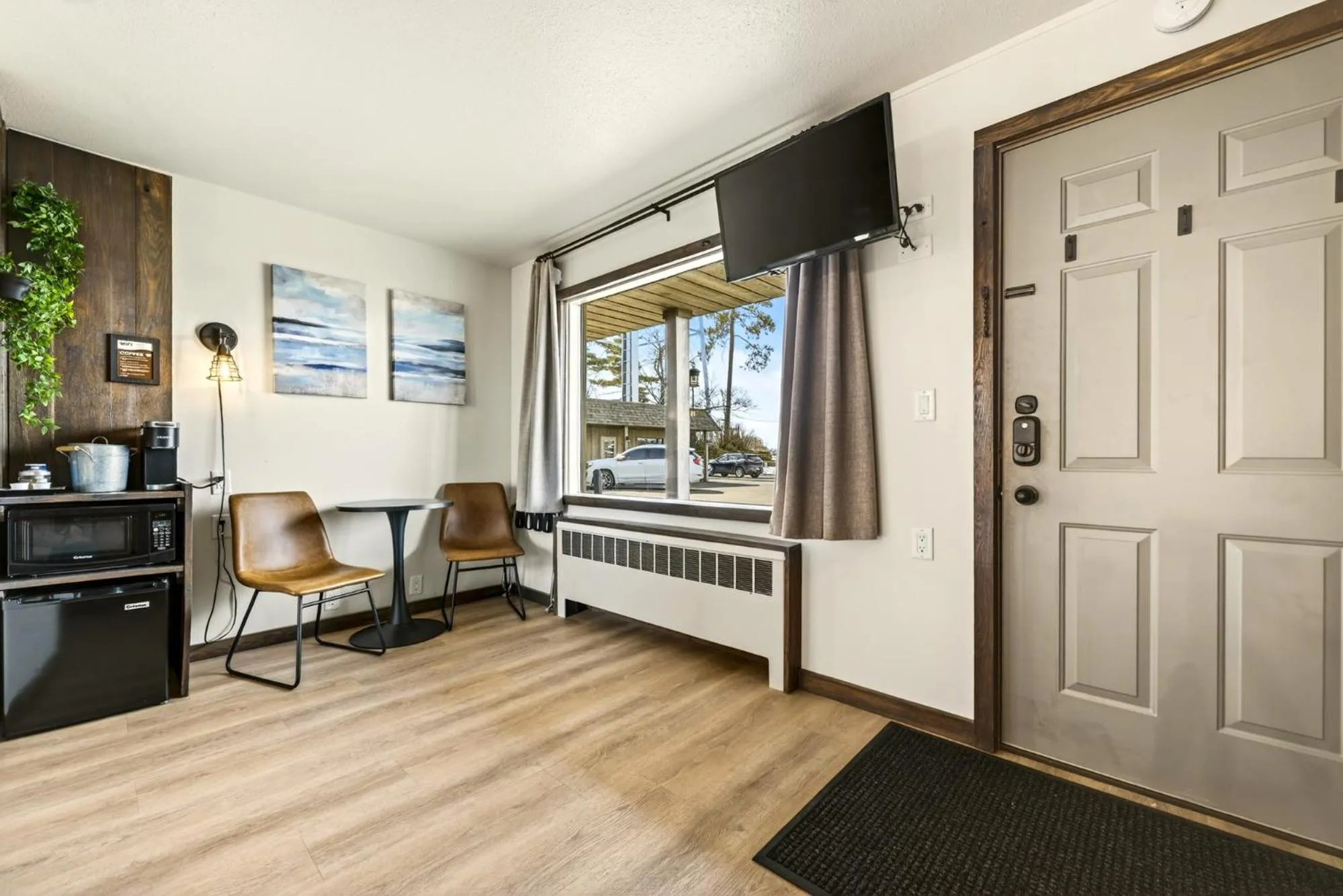 Aqua Aire Inn & Suites
