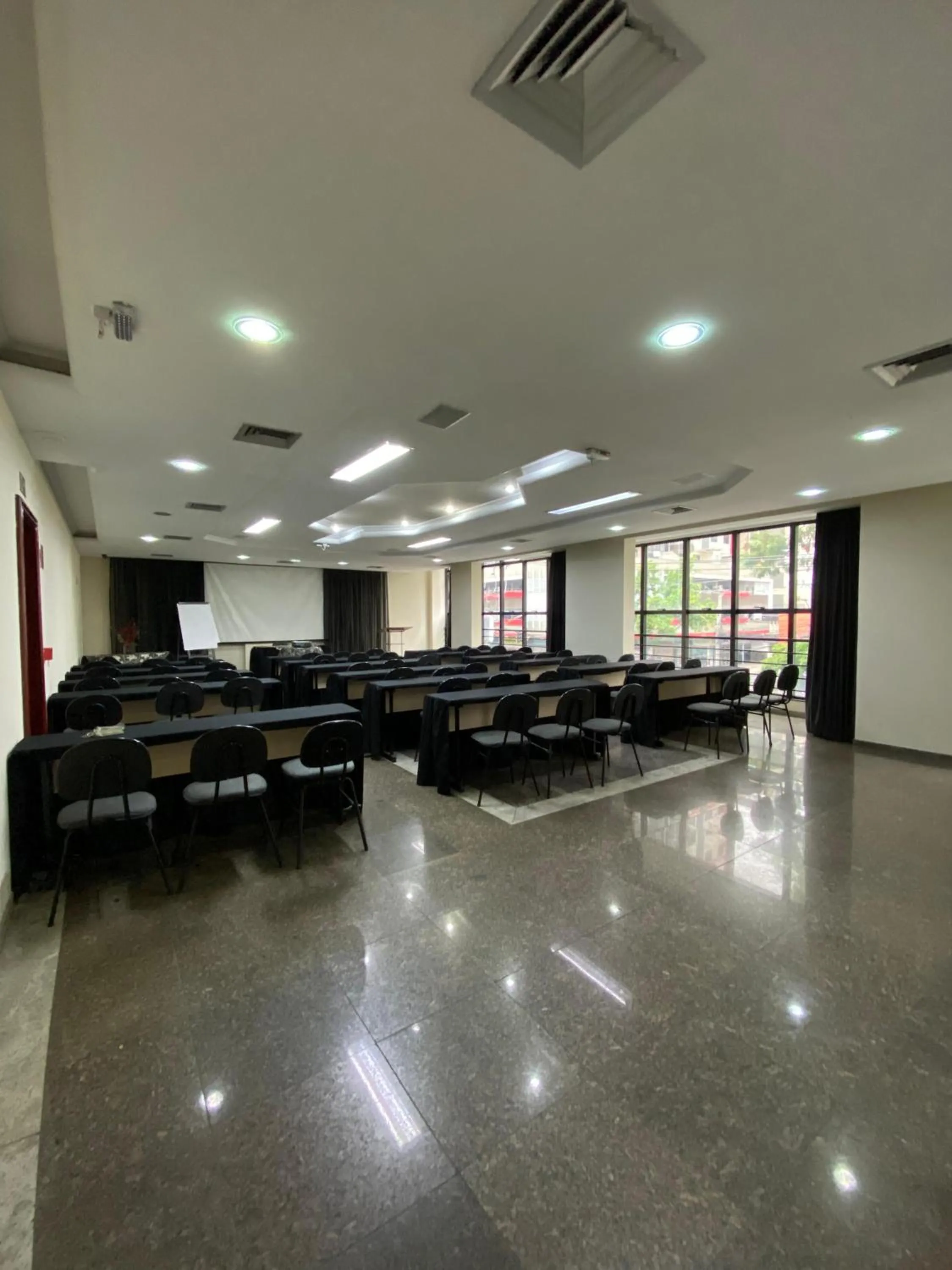 Meeting/conference room in Maxim Plaza Hotel
