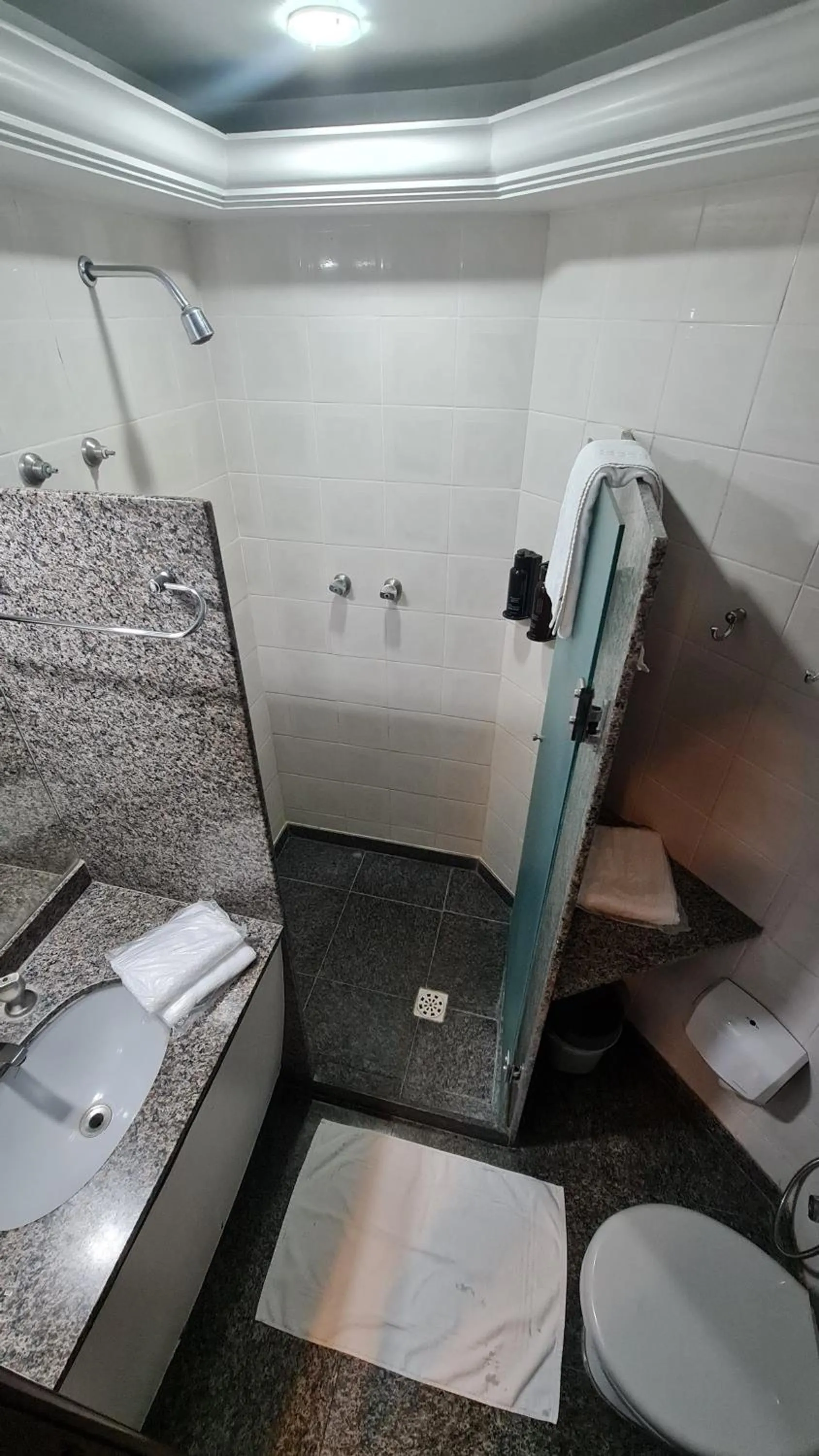 Bathroom in Maxim Plaza Hotel