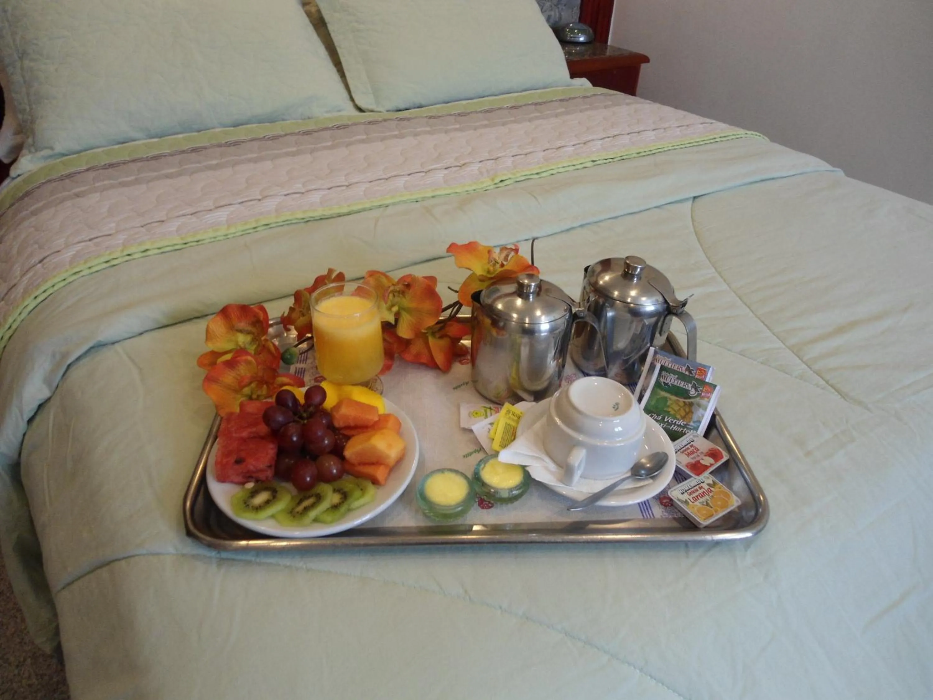 Food and drinks, Bed in Maxim Plaza Hotel