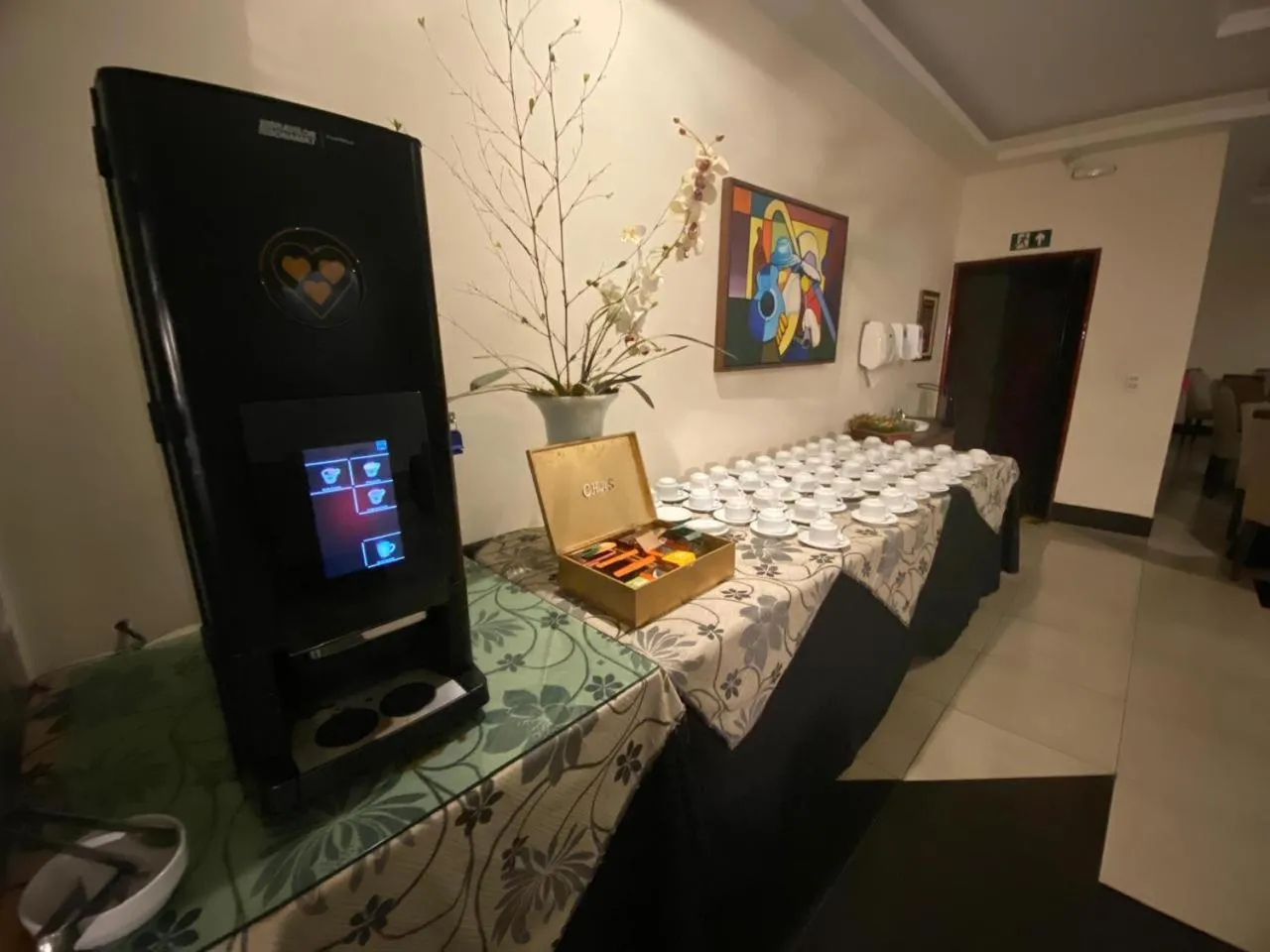 Buffet breakfast, Bed in Maxim Plaza Hotel