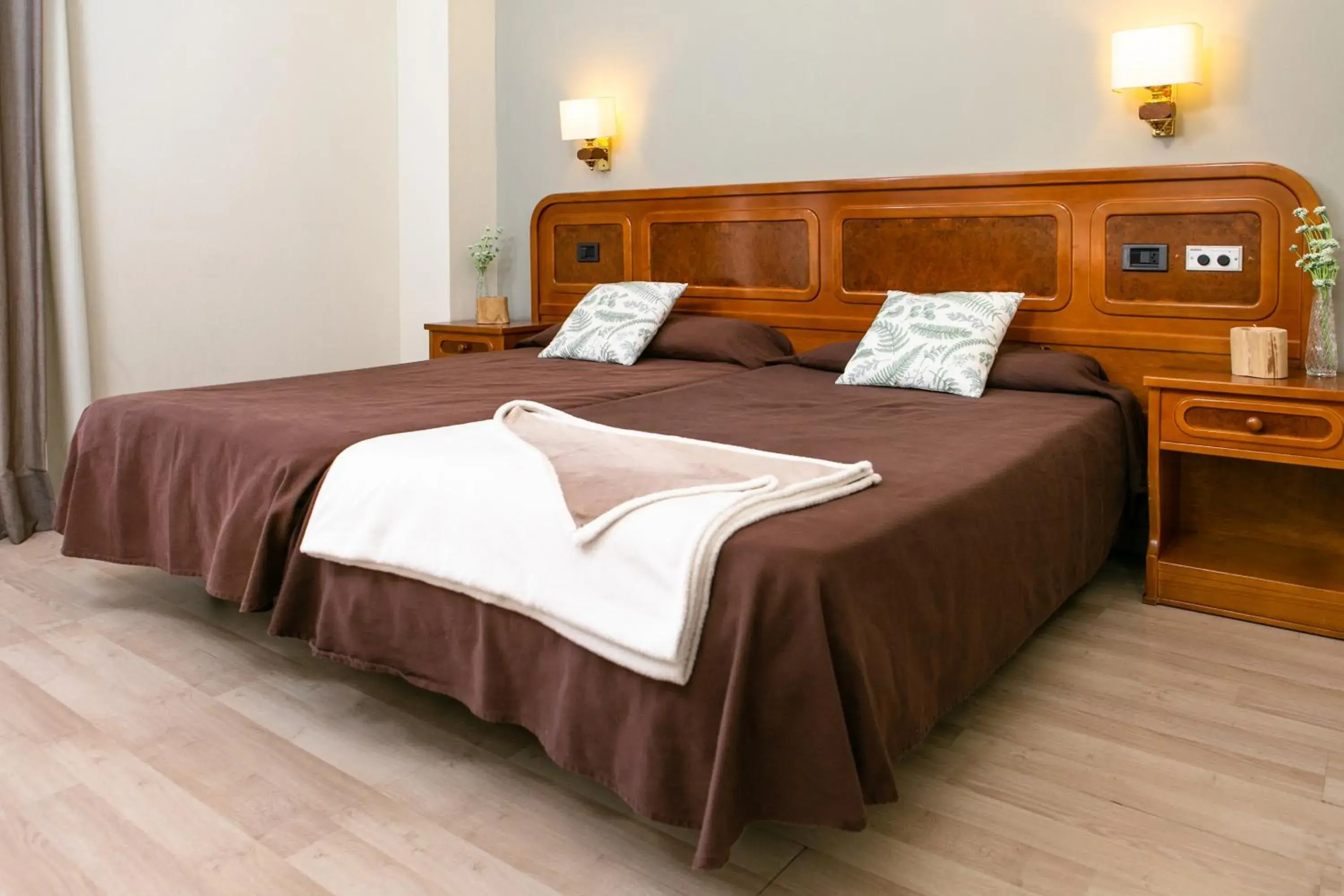 Superior Triple Room (3 Adults) in Hotel Snö Condes del Pallars Superior Triple Room (3 Adults) in Hotel Snö Condes del Pallars