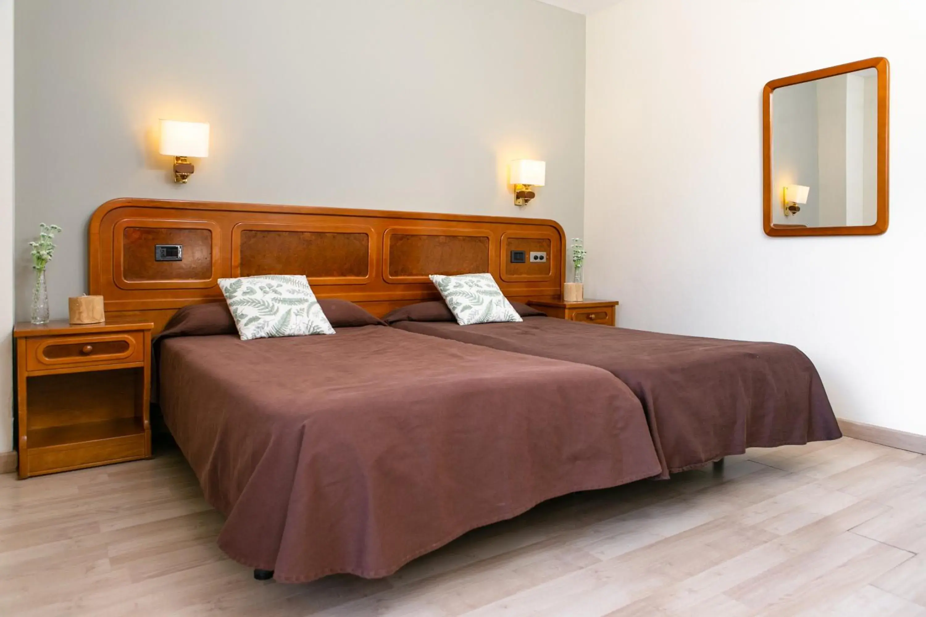 Single Room with Balcony - single occupancy in Hotel Snö Condes del Pallars Single Room with Balcony - single occupancy in Hotel Snö Condes del Pallars