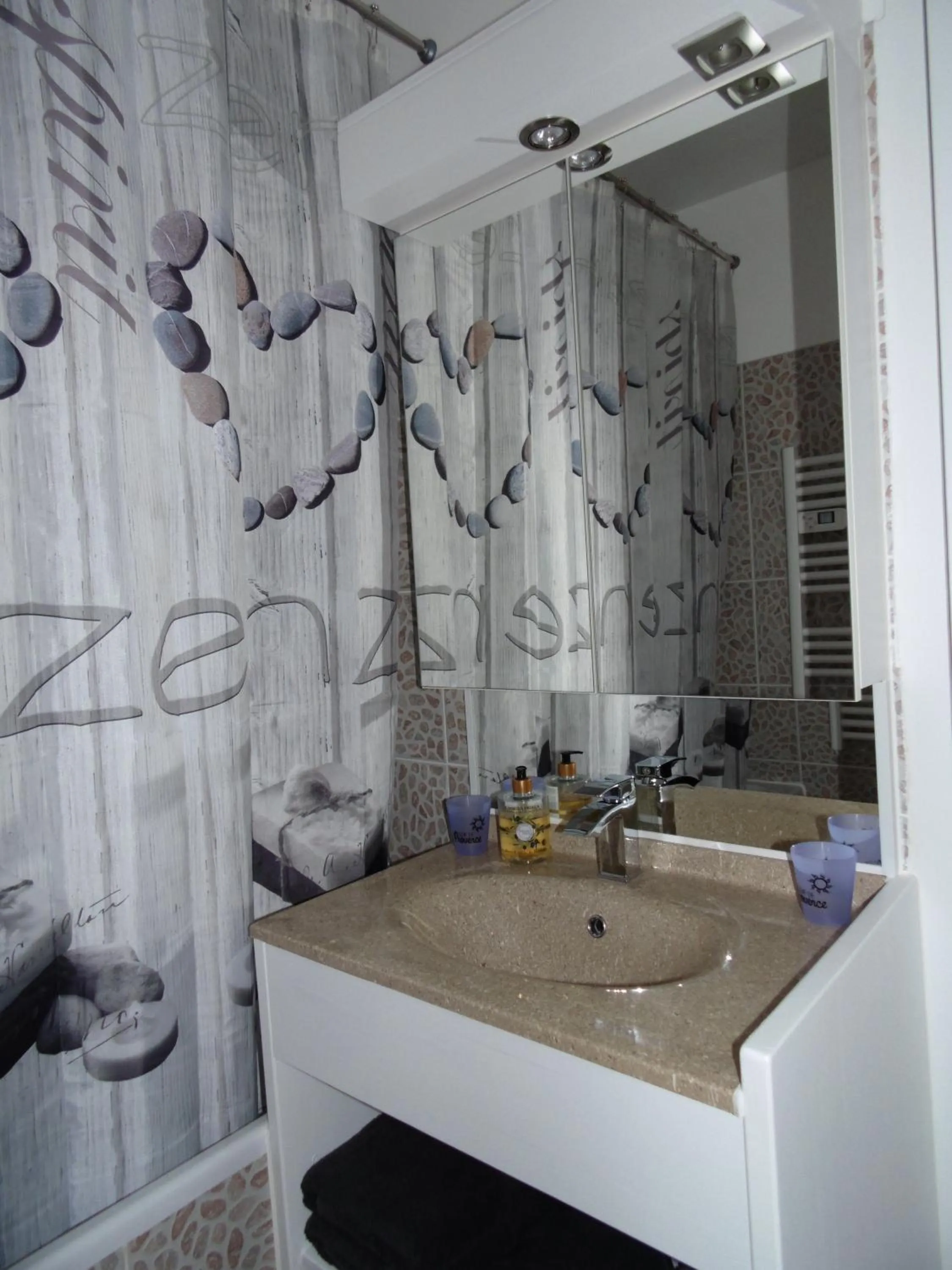 Bathroom in Les Terrasses de Valensole