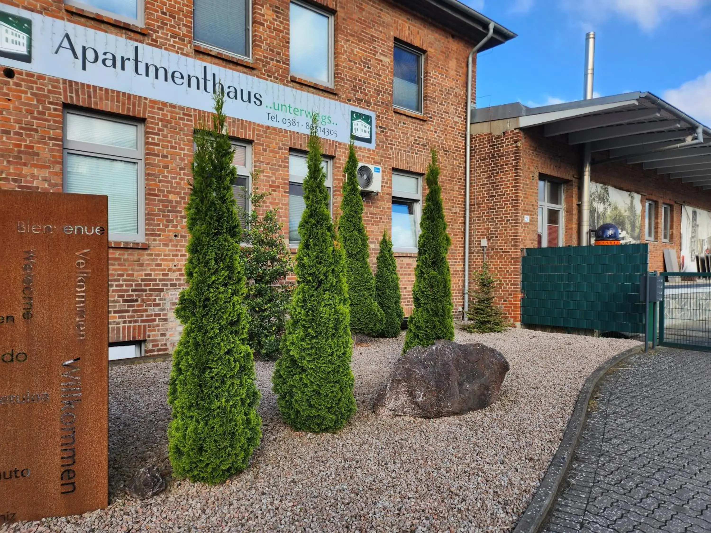 Unterwegs ins Apartmenthaus ehemalige Apartmenthaus Unterwegs Unterwegs ins Apartmenthaus ehemalige Apartmenthaus Unterwegs