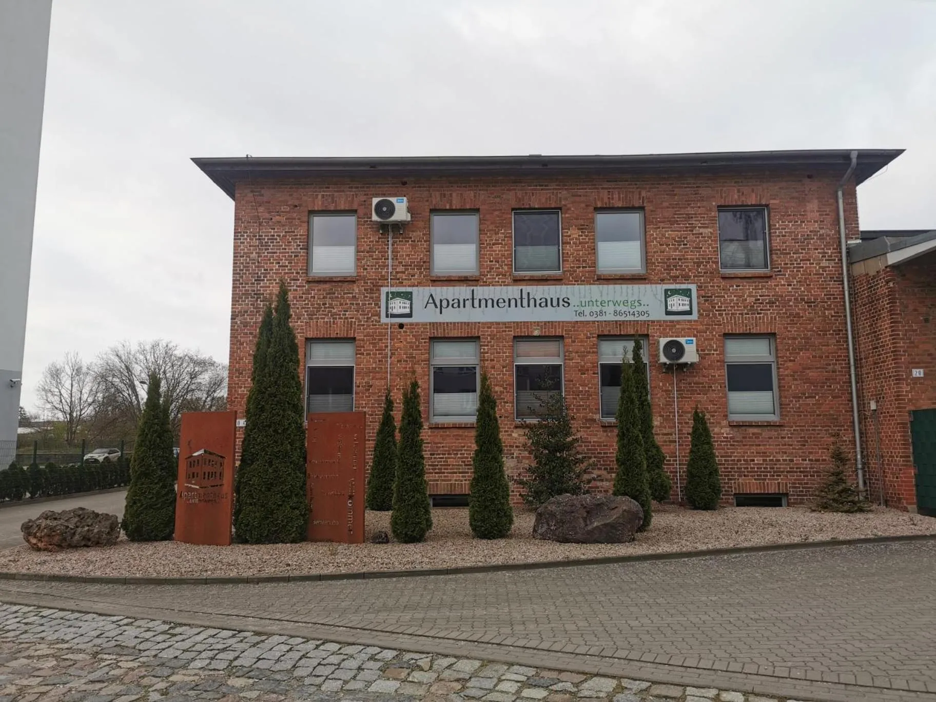 Unterwegs ins Apartmenthaus ehemalige Apartmenthaus Unterwegs