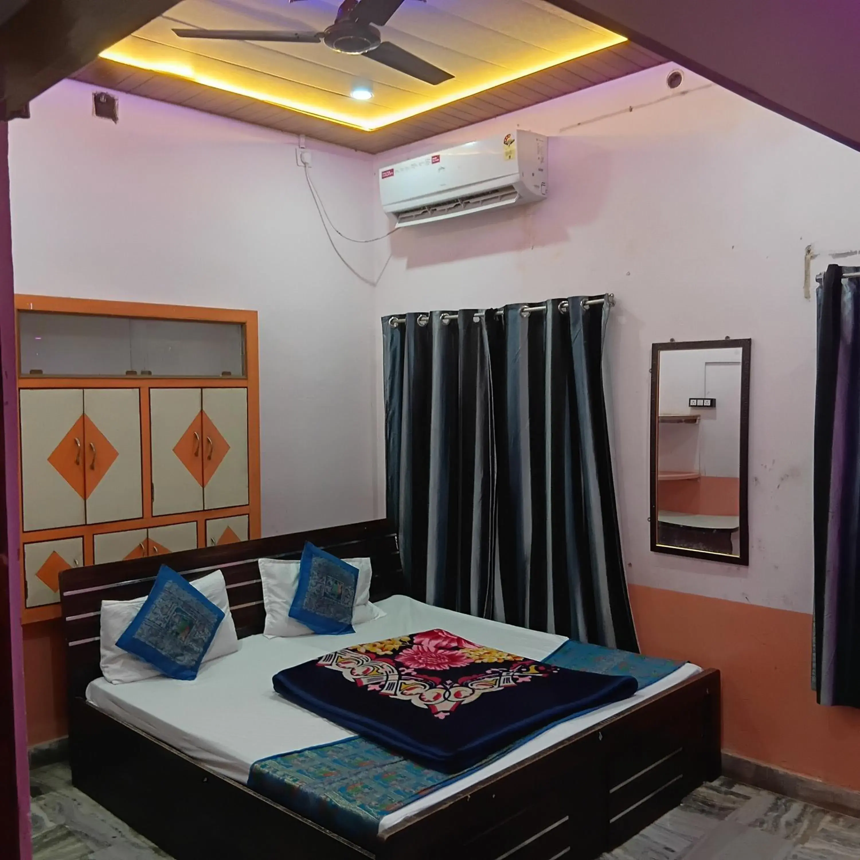 Budget Triple Room - single occupancy in Shristi Stay Budget Triple Room - single occupancy in Shristi Stay