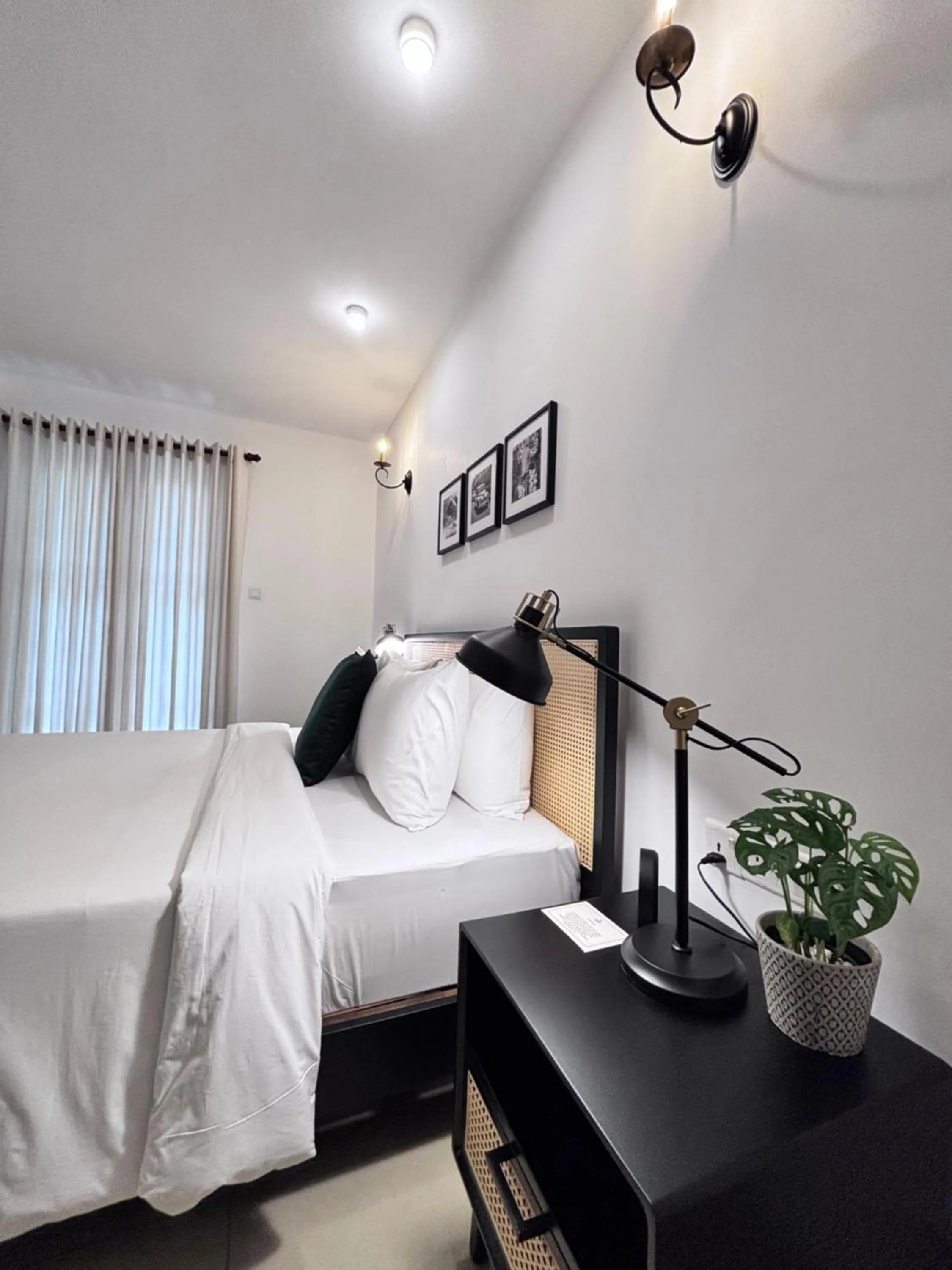 Deluxe Double Room - single occupancy in Camellia Residencies Colombo Sri Lanka