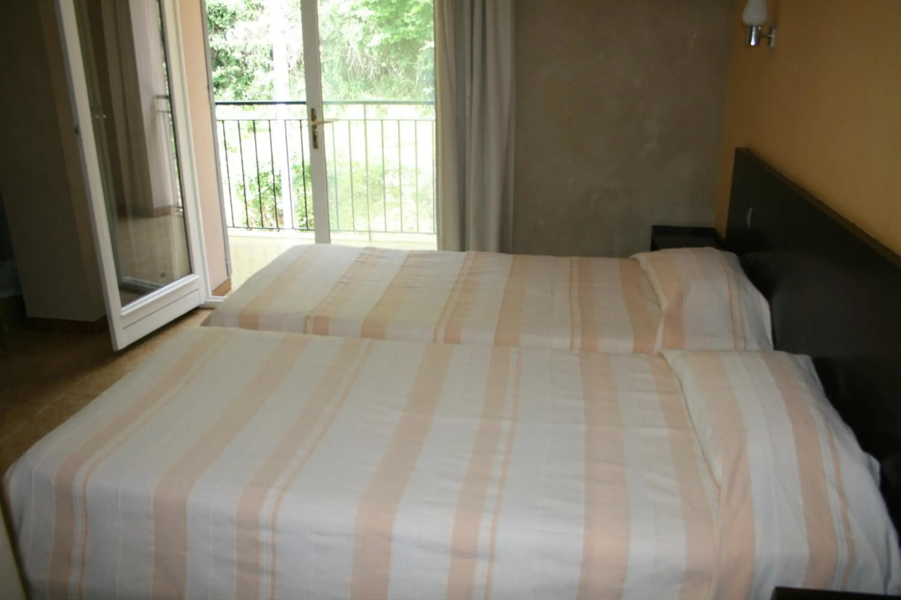 Twin Room with Private Bathroom in Le Refuge Orezza Twin Room with Private Bathroom in Le Refuge Orezza