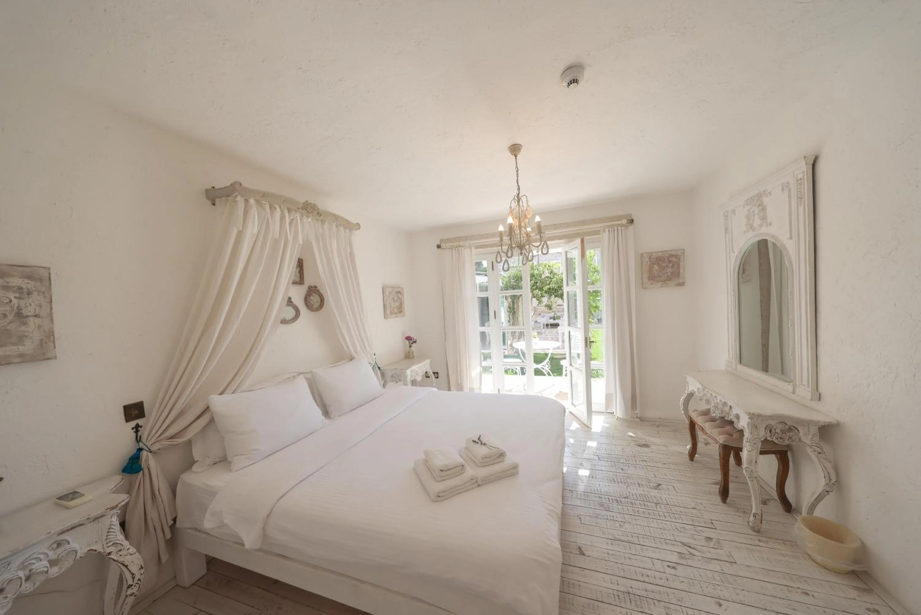Bed in Pera Alaçatı