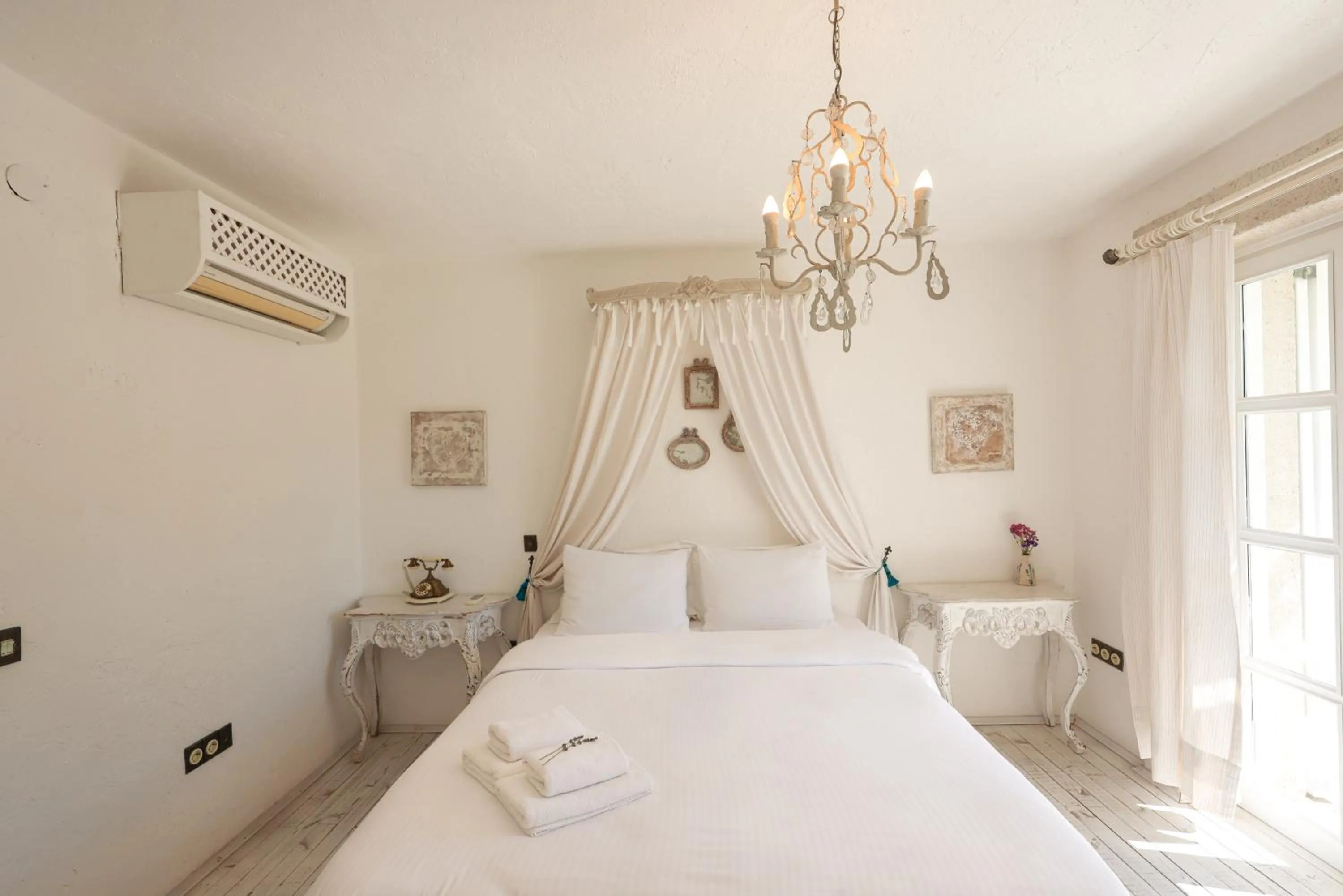 Bed in Pera Alaçatı