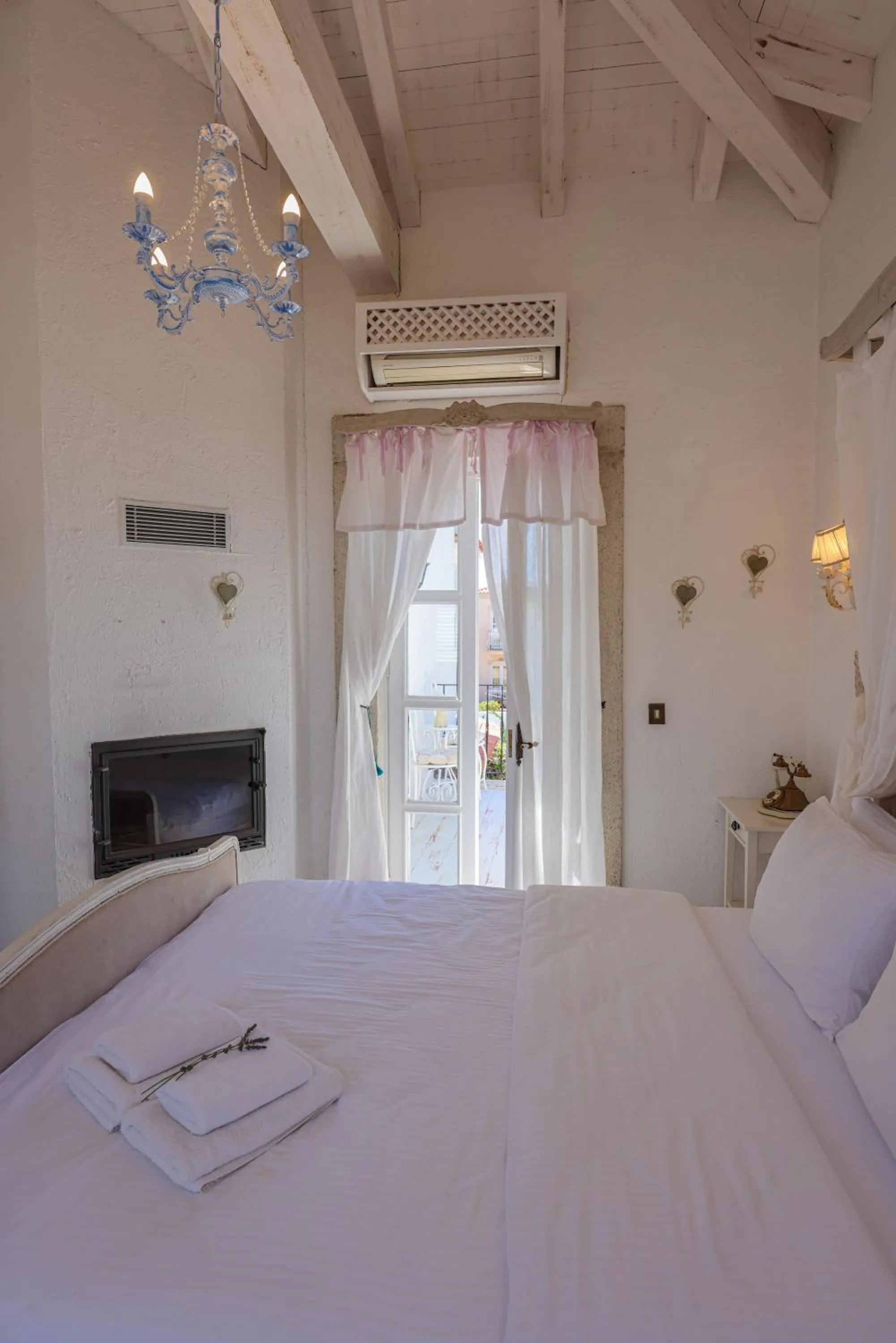 Bed in Pera Alaçatı