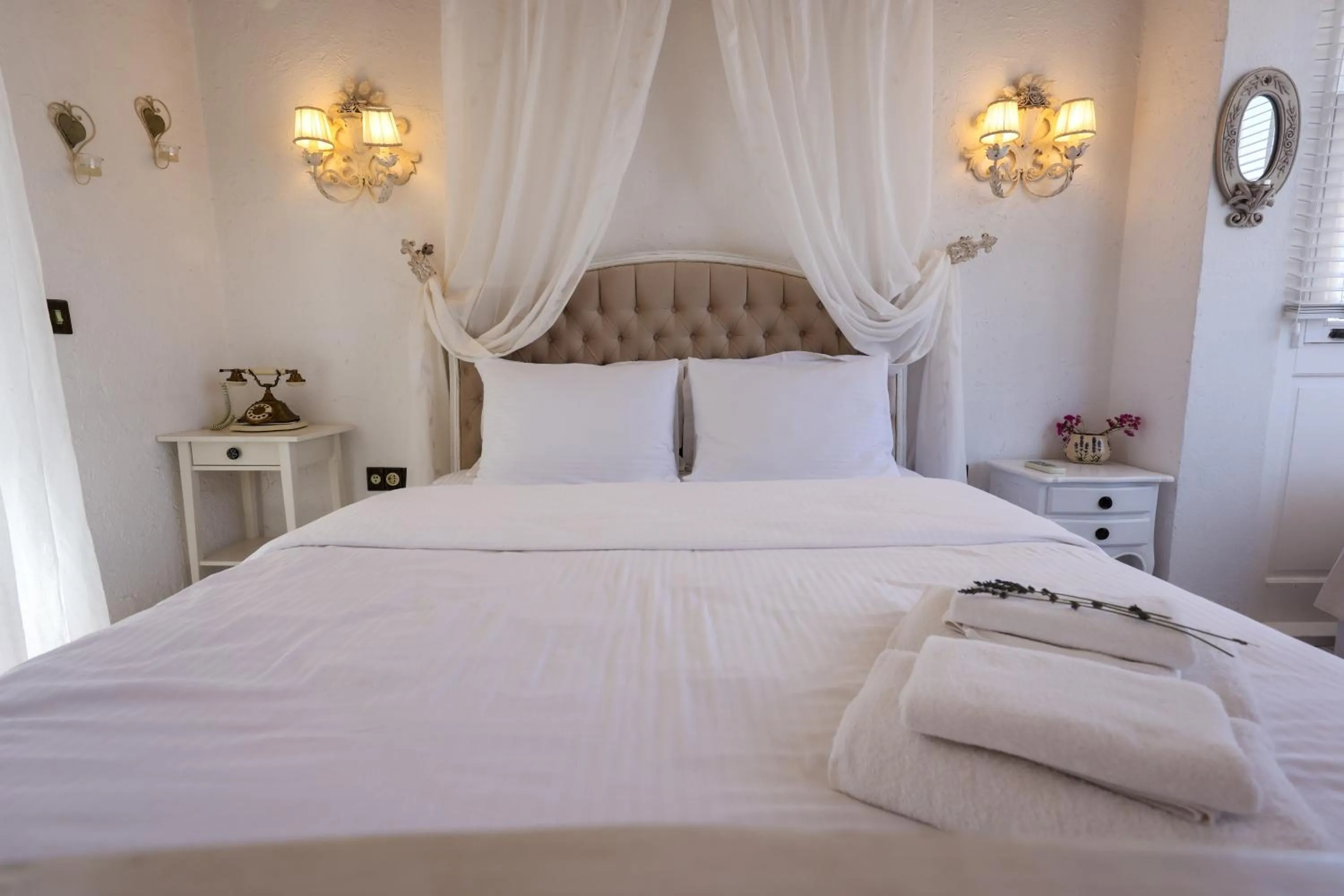Bed in Pera Alaçatı