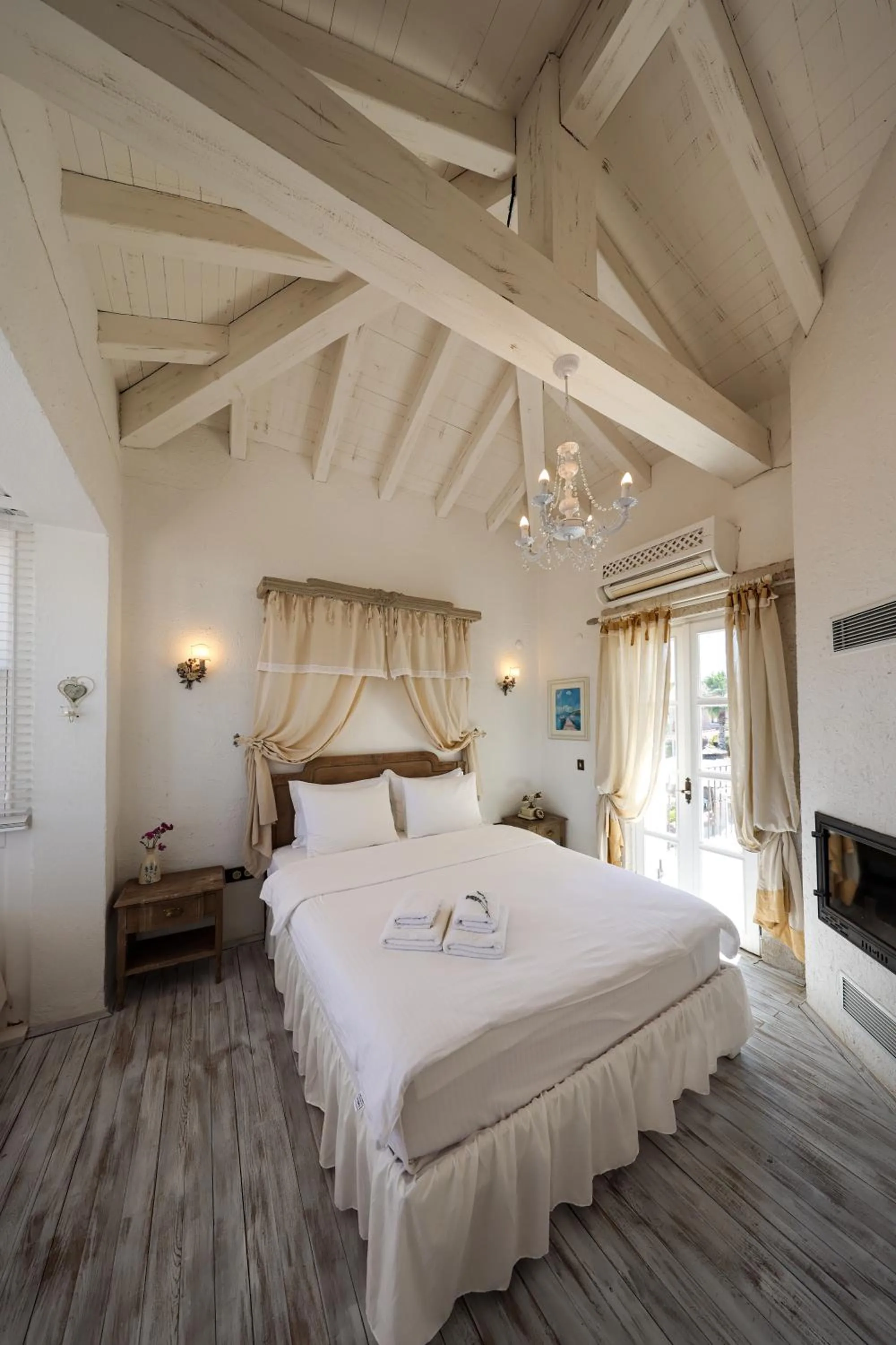 Bed in Pera Alaçatı