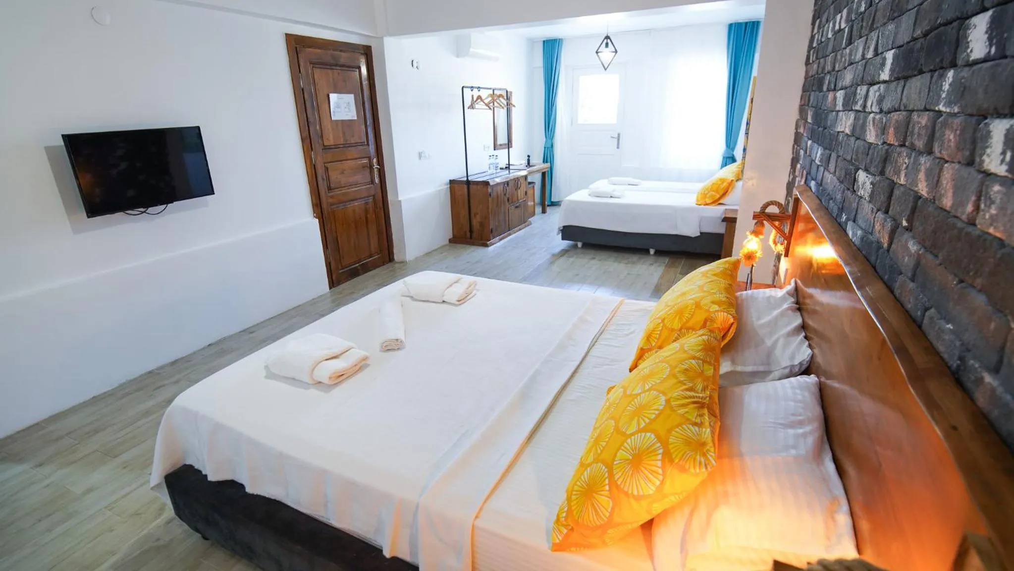 Photo of the whole room, Bed in Limonata Bozcaada ex Vina Garden