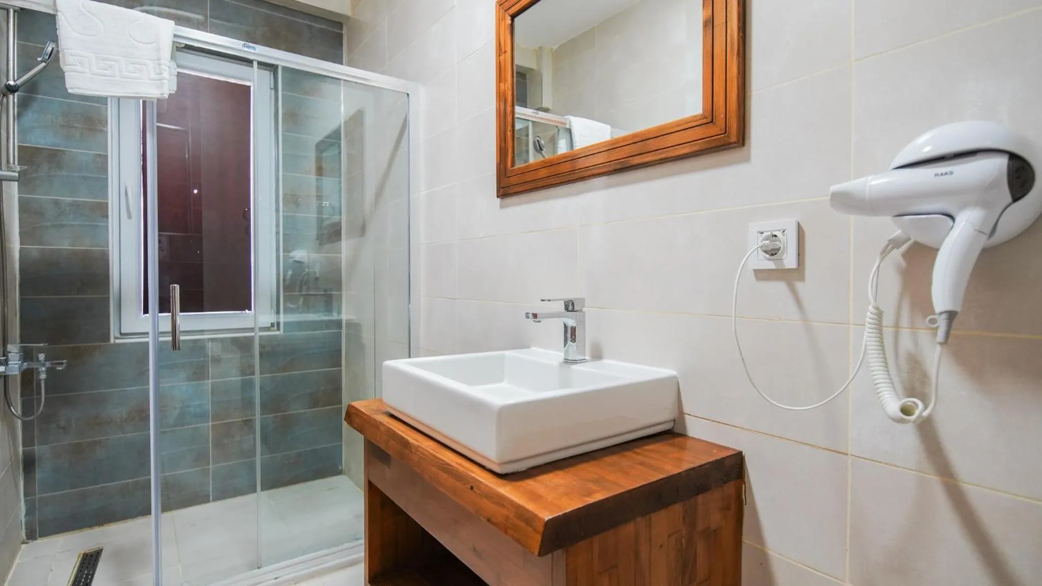 Shower in Limonata Bozcaada ex Vina Garden