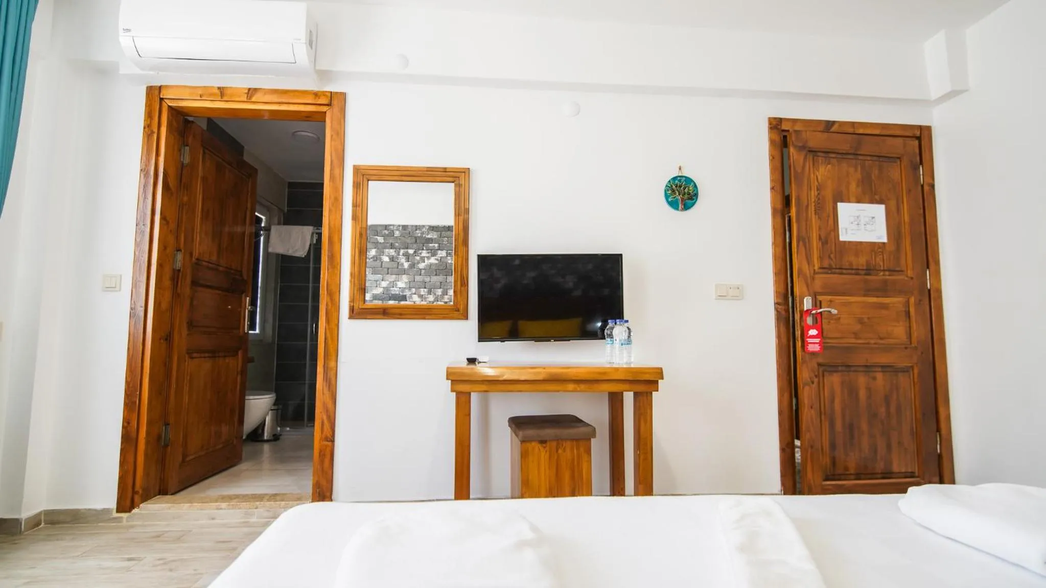 Photo of the whole room, Bed in Limonata Bozcaada ex Vina Garden