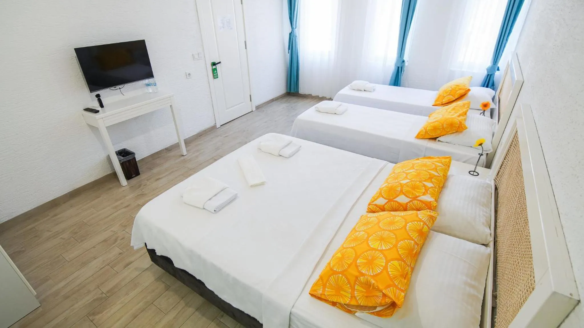 Photo of the whole room, Bed in Limonata Bozcaada ex Vina Garden