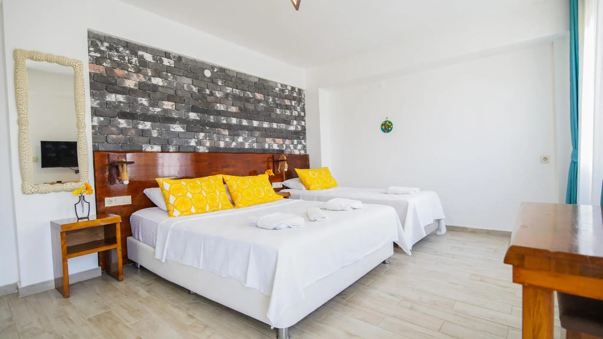 Photo of the whole room, Bed in Limonata Bozcaada ex Vina Garden