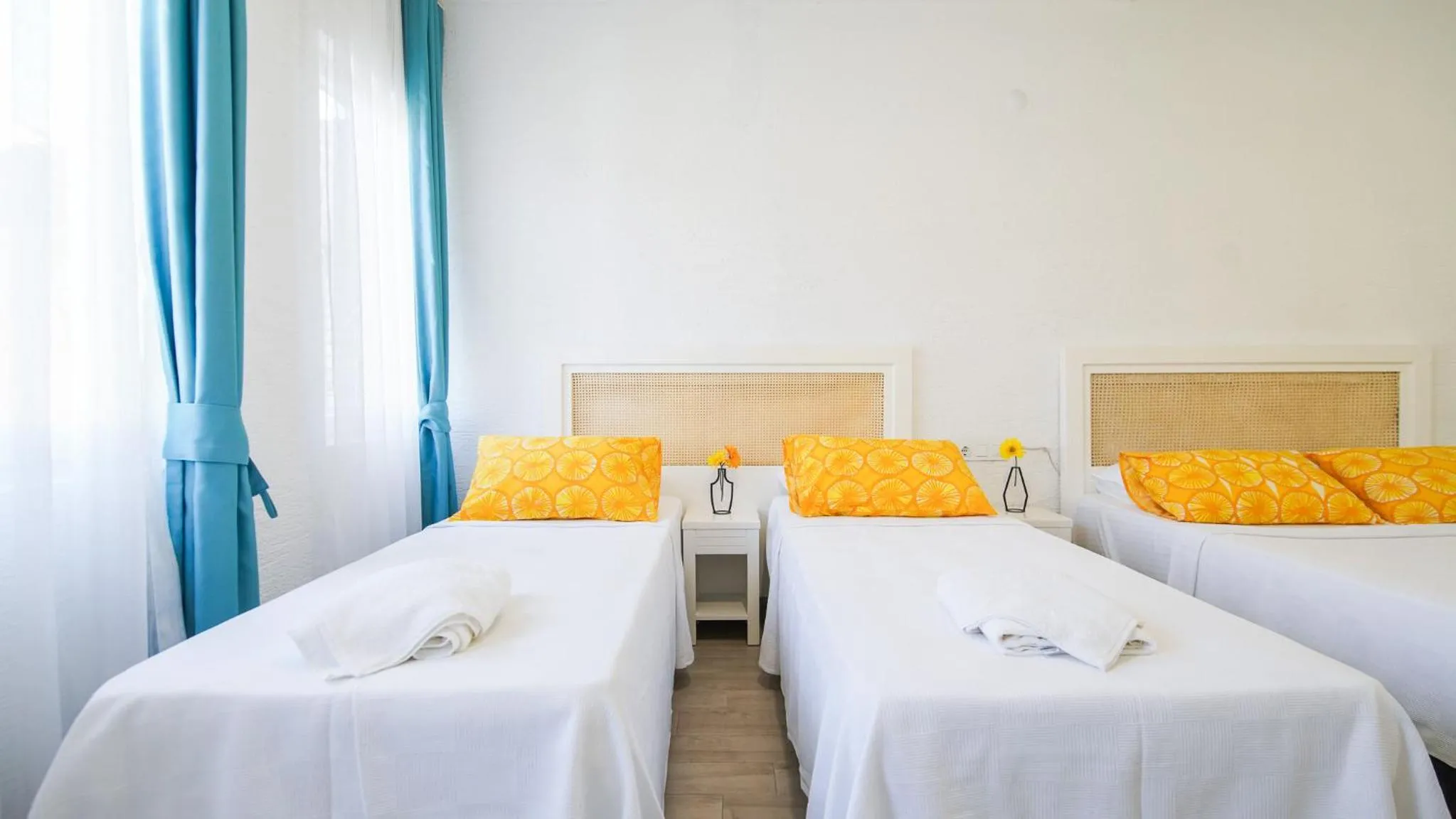 Photo of the whole room, Bed in Limonata Bozcaada ex Vina Garden