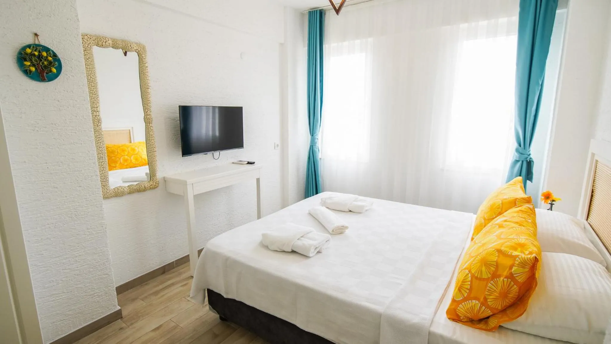 Photo of the whole room, Bed in Limonata Bozcaada ex Vina Garden