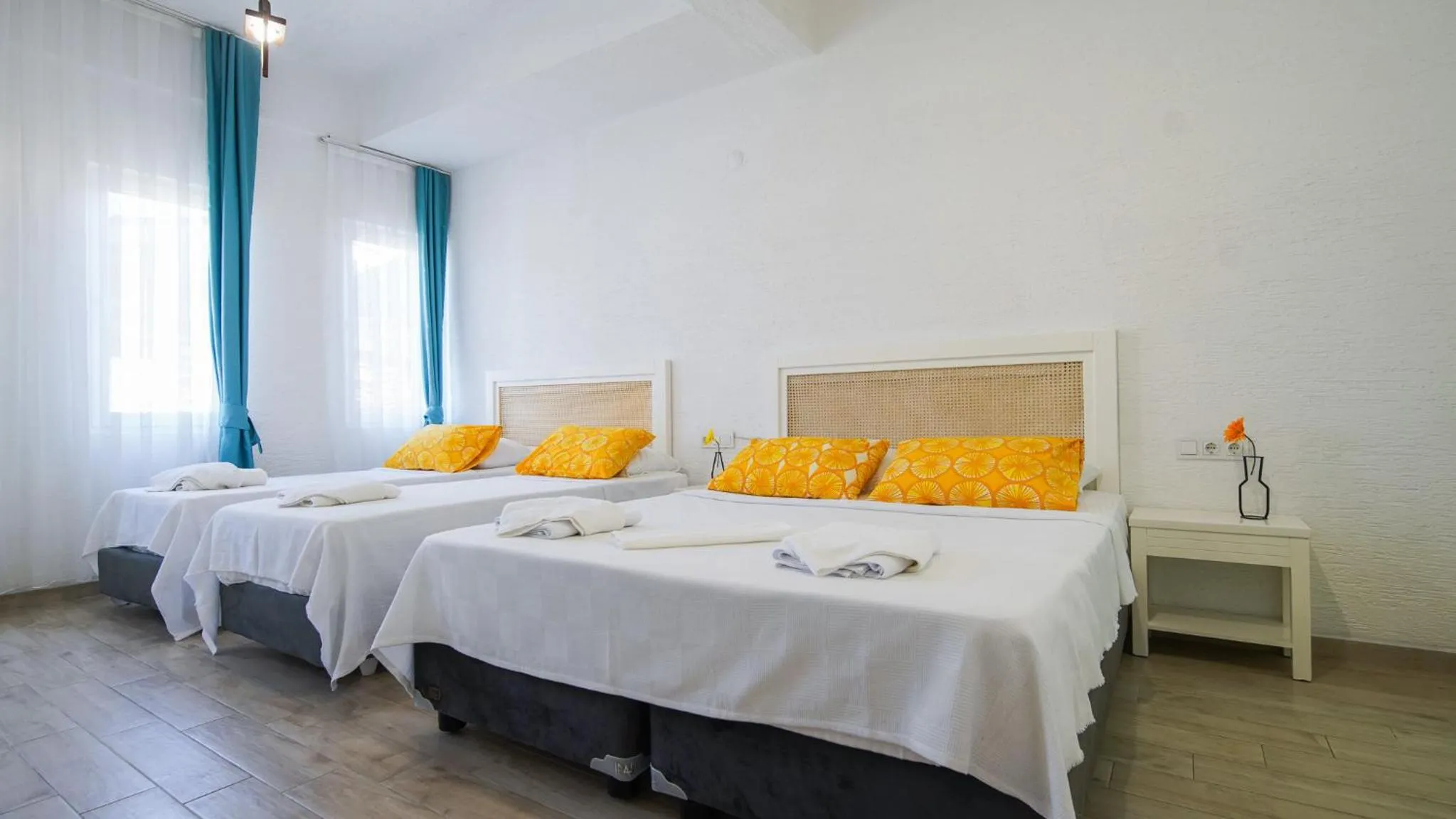 Photo of the whole room, Bed in Limonata Bozcaada ex Vina Garden