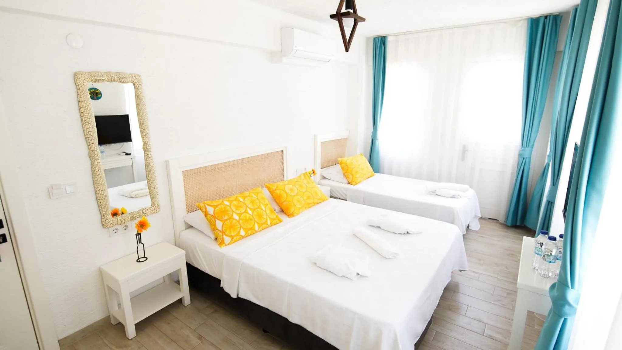 Photo of the whole room, Bed in Limonata Bozcaada ex Vina Garden